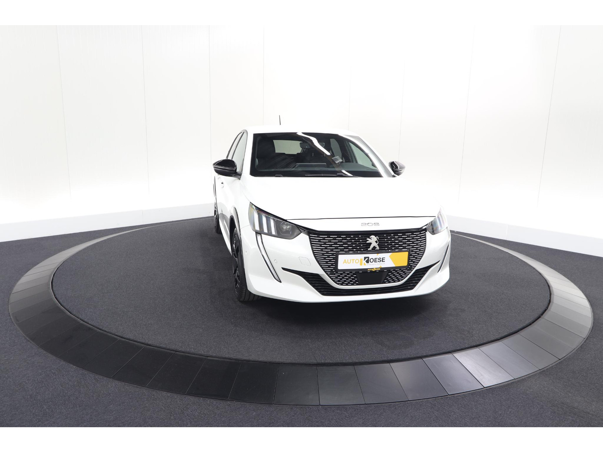Peugeot e-208 EV GT 50 kWh | 93,7% SOH | Black Pack | Dodehoekdetectie | Camera | Apple Carplay