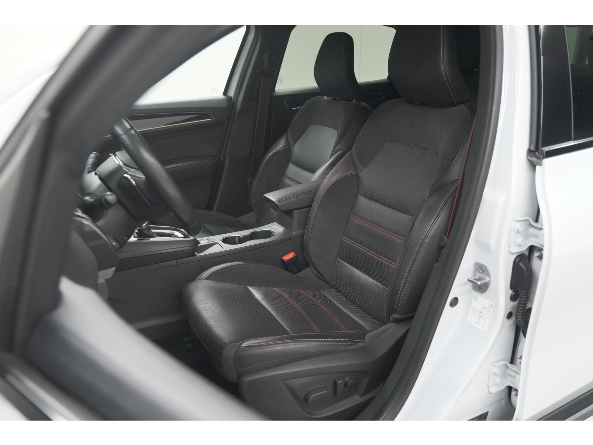 Renault Arkana 1.3 TCe 140 EDC RS Line | Camera | Cruise Control Adaptief | Dodehoekdetectie | Stoelverwarming | Apple Carplay