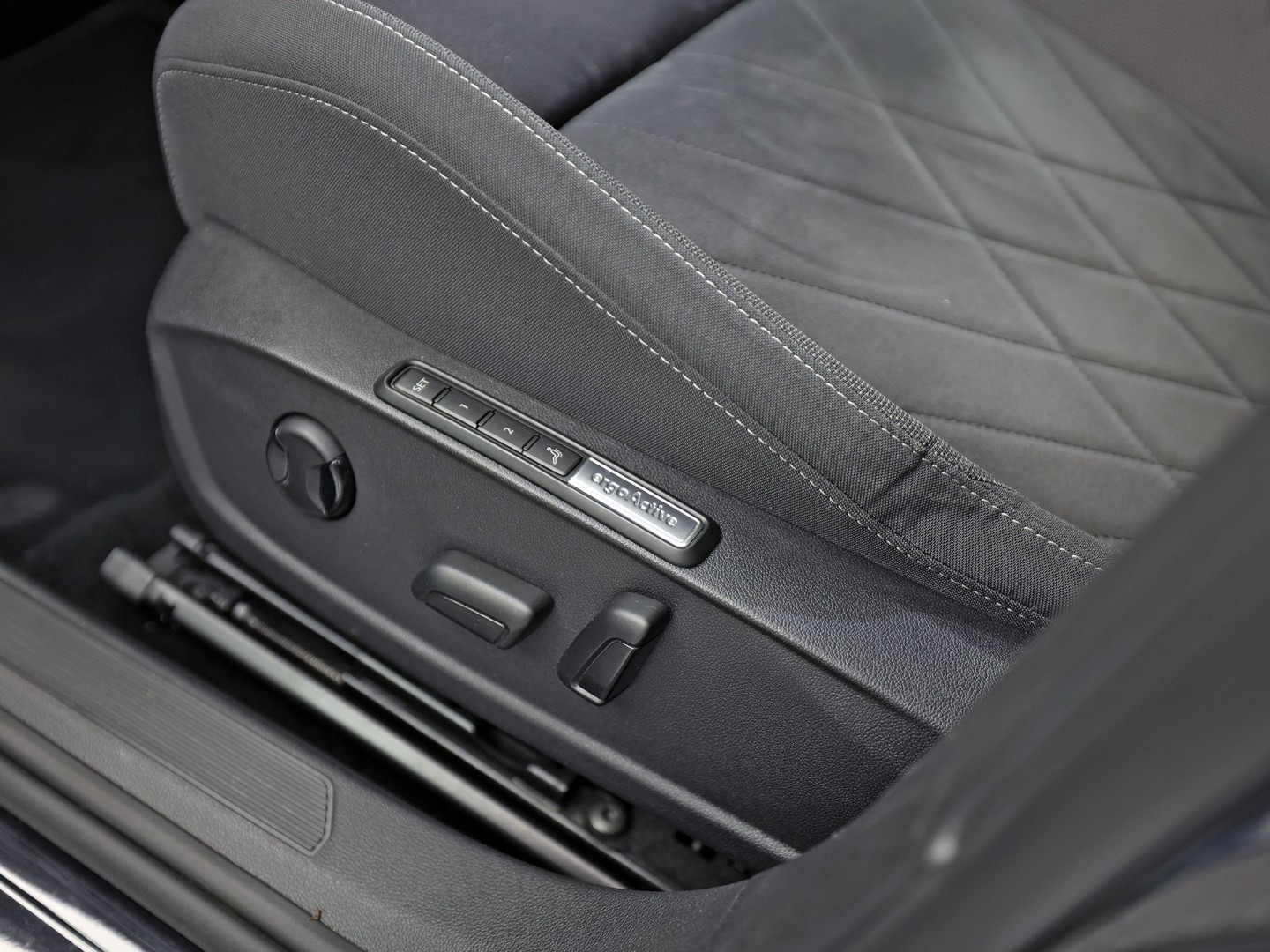 Volkswagen Golf 1.5 TSI Sport (PANORAMADAK, BLACK PACK, APPLE CARPLAY, GROOT NAVI, CAMERA, MEMORY SEAT, STOELVERWARMING, ALCANTARA, GETINT GLAS, TREKHAAK, NIEUWSTAAT)