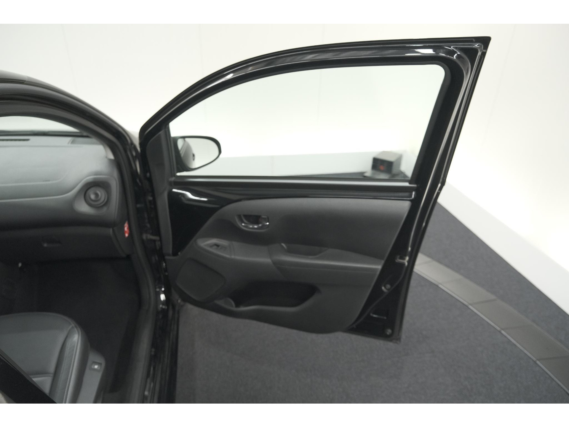 Citroen C1 1.0 VTi Shine | Automaat | Stoelverwarming | Camera | Lederen bekleding