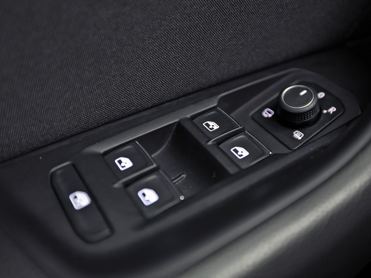 Volkswagen Passat Variant 1.4 TSI PHEV GTE 218Pk Automaat (APPLE CARPLAY, SOH 88,9%, GROOT NAVI, CAMERA, TREKHAAK, KEYLESS, SPORTSTOELEN, STOELVERWARMING, GETINT GLAS, NIEUWSTAAT)