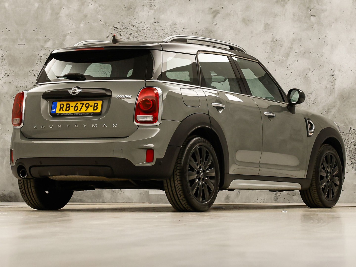 MINI Countryman 1.5 Cooper Chili (NAVIGATIE, CLIMATE, LEDER, PARKEERSENSOREN, SPORTSTOELEN, CRUISE, NIEUWE APK, NIEUWSTAAT)