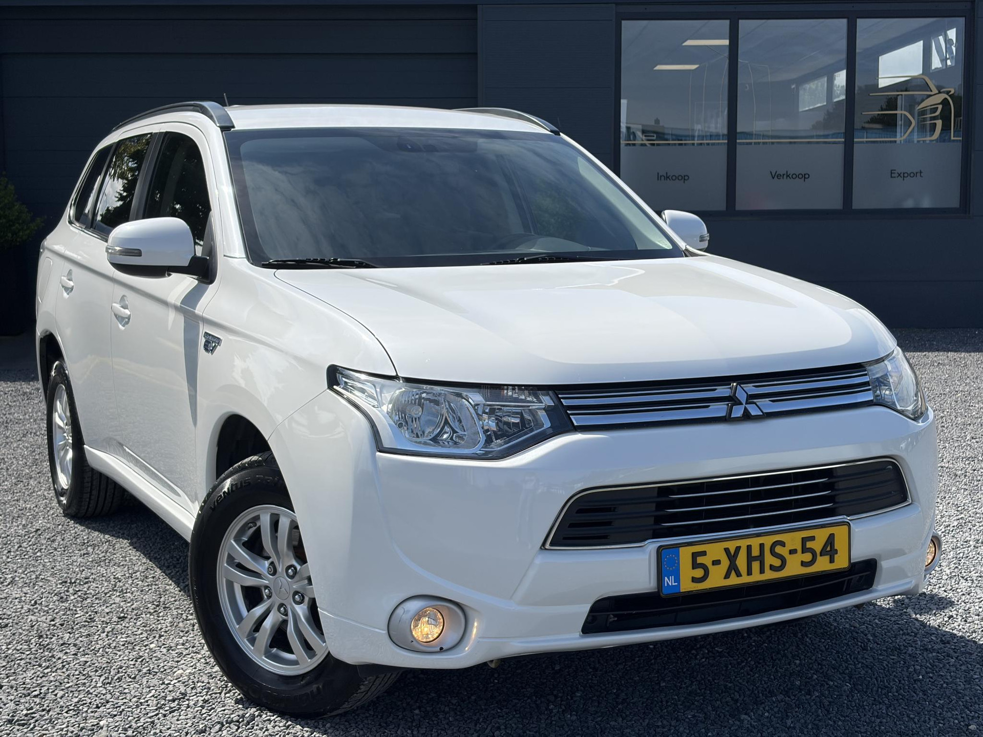 Mitsubishi Outlander 2.0 PHEV Business Edition SOH 73%,Trekhaak,Navi,Camera,Keyless,Halfleder,Clima,Cruise,Lm velgen,N.A.P,Apk tot 04-2027