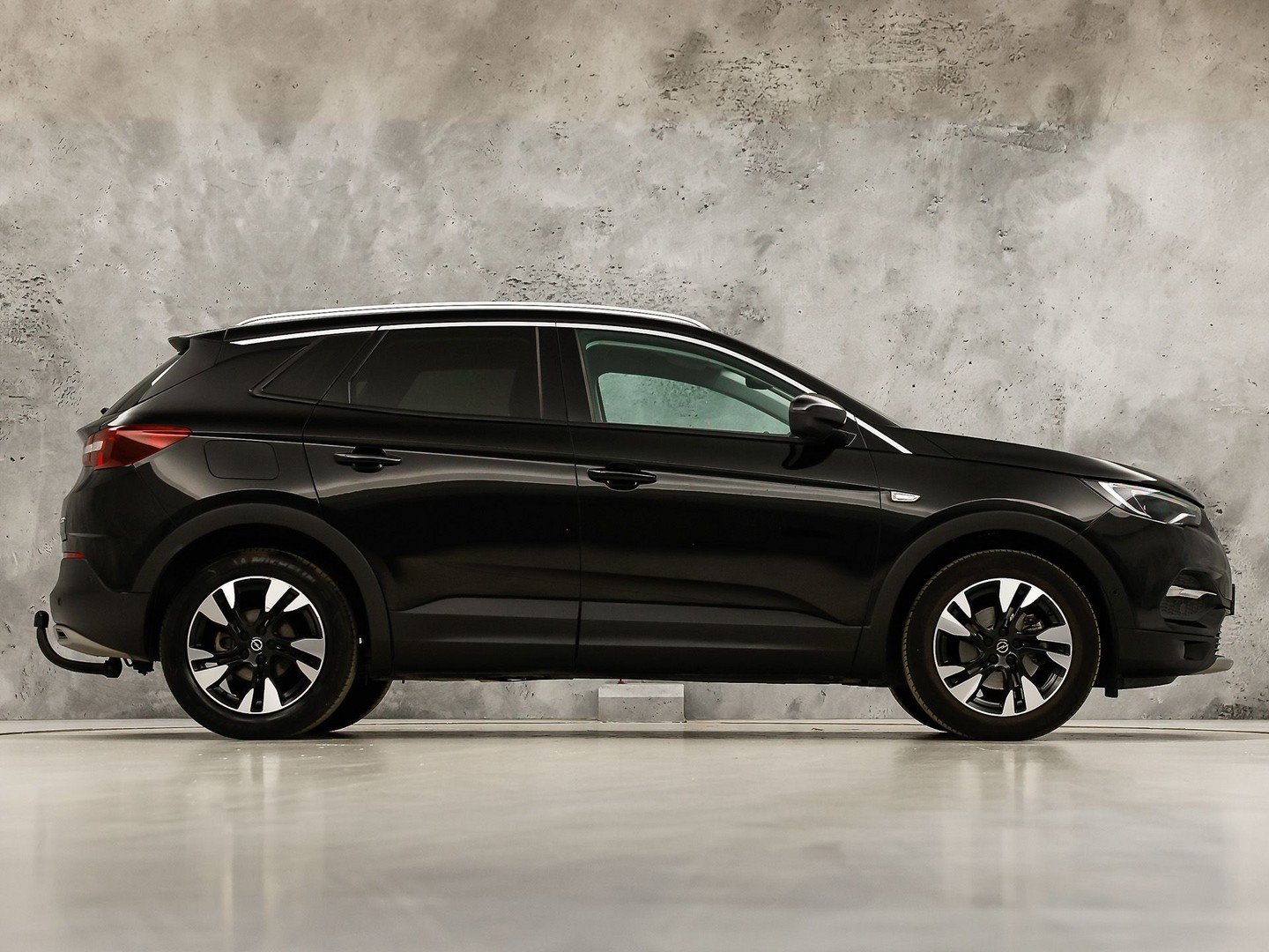 Opel Grandland X 1.2 Turbo Innovation (MEMORY SEAT, NAP, STOELVERWARMING/KOELING, APPLE CARPLAY, KEYLESS, GETINT GLAS, LANE ASSIST, STUURWIEL VERWARMD, NIEUWE APK, NIEUWSTAAT)