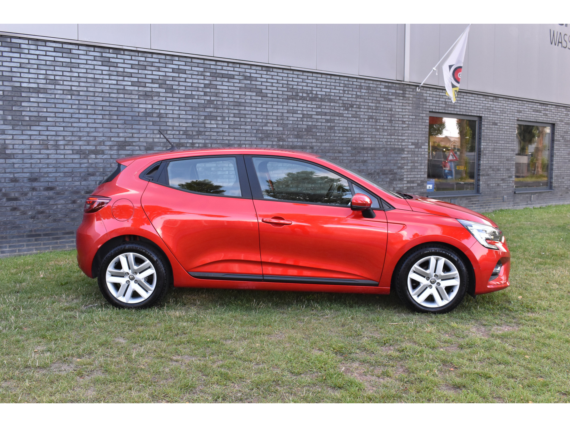 Renault Clio 1.0 TCe Bi-Fuel Zen G3 Gas dus super voordelig rijden 215,- per 3 maanden wegenbelasting Prijs incl. btw Gas kost 0,83 cent per liter