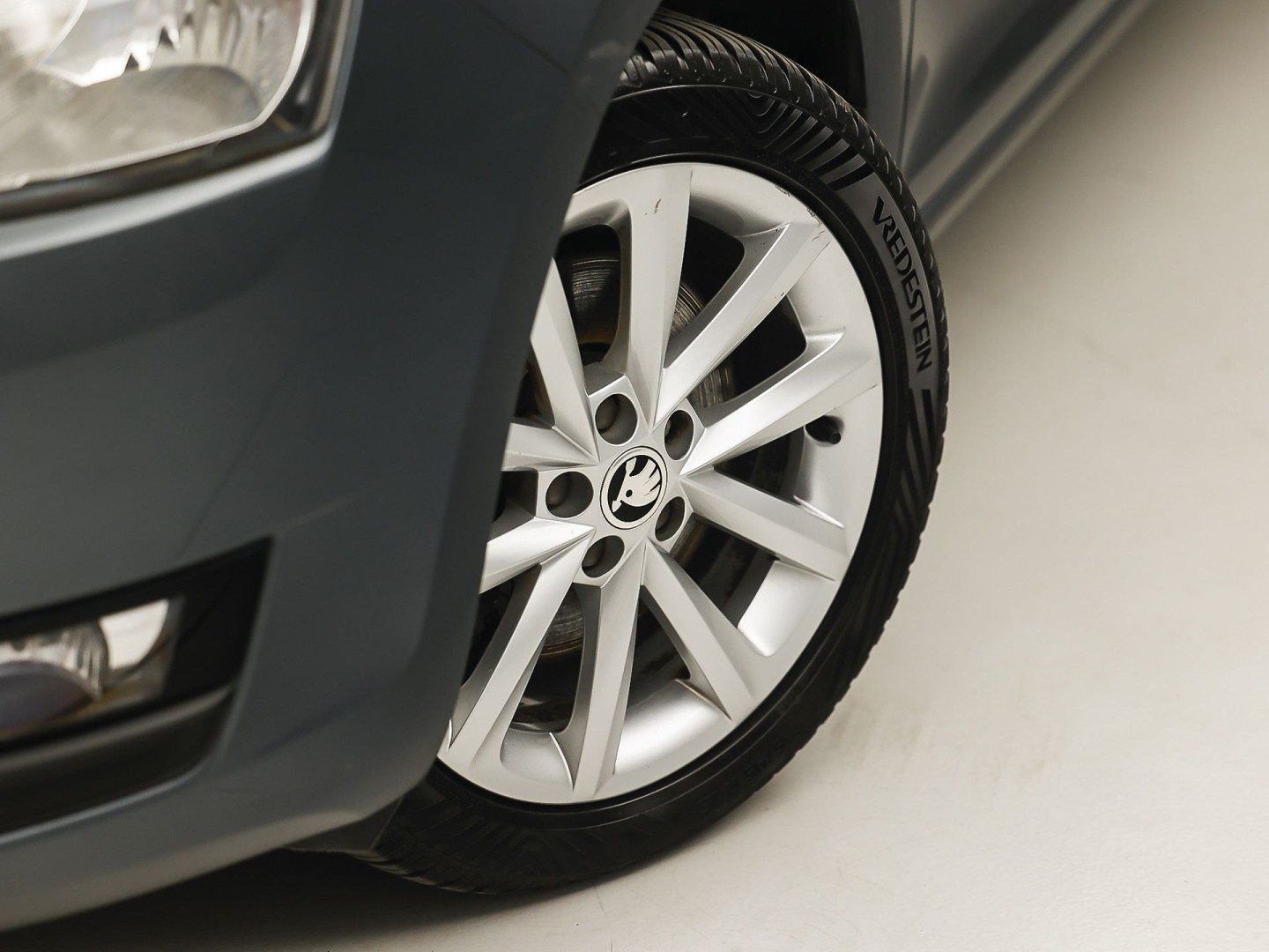 Škoda Rapid Spaceback 1.0 TSI Sport Automaat (PANORAMADAK, NAVIGATIE, CLIMATE, STOELVERWARMING, SPORTSTOELEN, GETINT GLAS, CRUISE, PARKEERSENSOREN, NIEUWSTAAT)