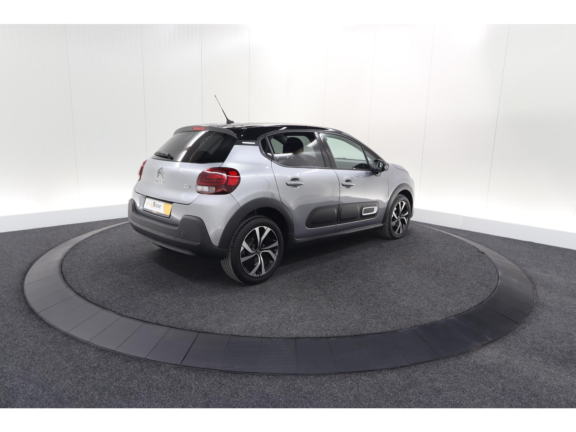 Citroen C3 PureTech 110 EAT6 Shine | Camera | Navigatie | Parkeersensoren | Apple Carplay | 17 Inch Lichtmetalen Velgen