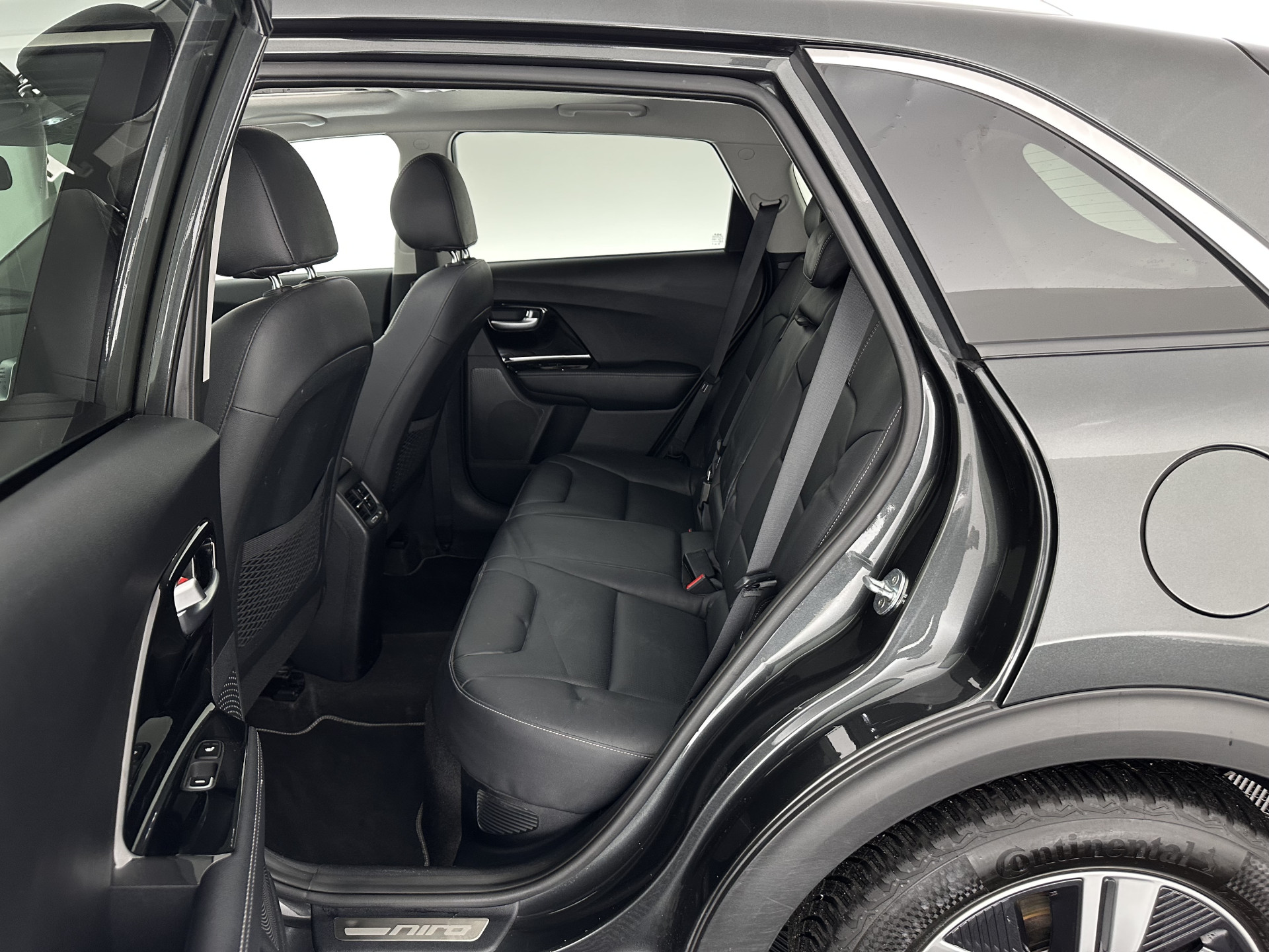 Kia Niro 1.6 GDi Hybrid ExecutiveLine (INCL-BTW) Aut. *PANO |  LEATHER | FULL-LED | NAVI-FULLMAP | DIGI-COCKPIT | HEATED-COMFORTSEATS | CAMERA | DAB+ | KEYLESS | ECC | SHIFTPADDLES | ADAPTIVE-CRUISE | LANE-ASSIST | 16"ALU*