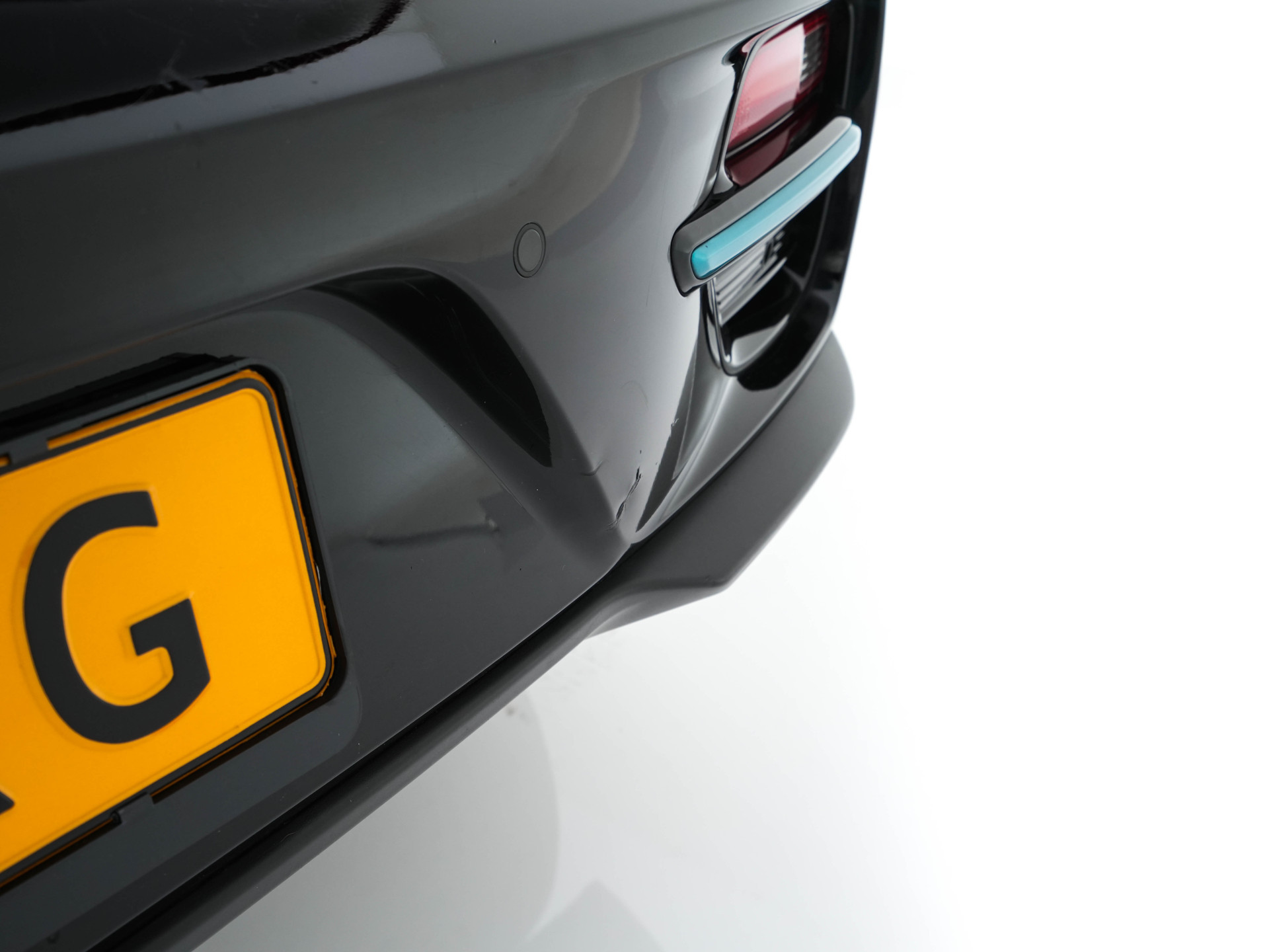 Kia e-Niro ExecutiveLine 64 kWh [ 3-Fase ] {SOH-100%} (INCL-BTW) Aut. *PANO | LEATHER | JBL-AUDIO | FULL-LED | NAVI-FULLMAP | DAB | ADAPTIVE-CRUISE | CAMERA | MEMORY-PACK | LANE-ASSIST | CCS-FASTLOADER | KEYLESS | DIGI-COCKPIT | 17"ALU*