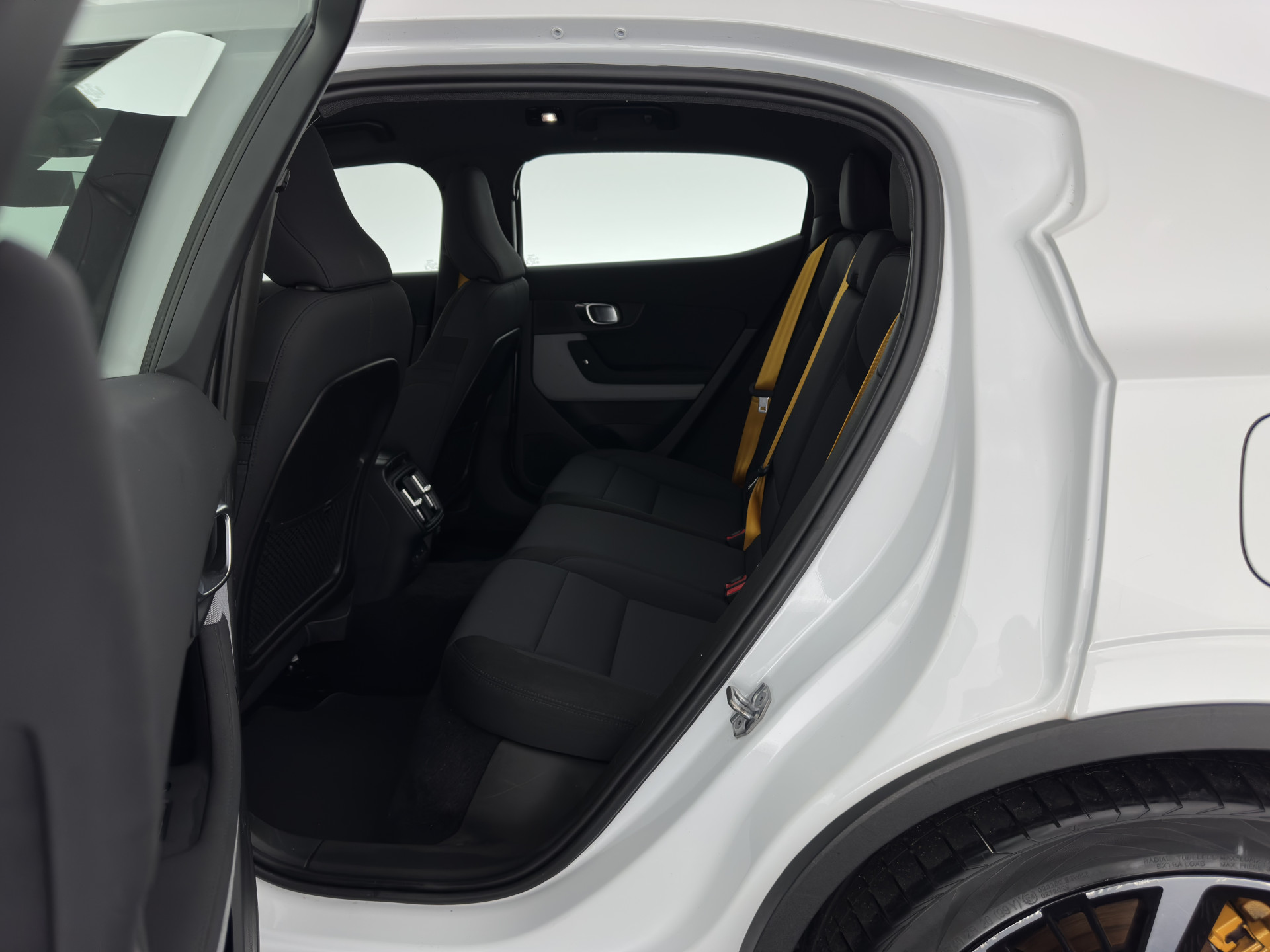 Polestar 2 Long Range Dual Motor Perfomance 78 kwh [ 3-Fase ]  { SOH-95% } (INCL-BTW) Aut. *PANO | NAVI-FULLMAP | HARMAN/KARDON-AUDIO | FULL-LED | KEYLESS | DIGI-COCKPIT | MEMORY-PACK |  CARPLAY | DAB+ | HEATED-SPORTSEATS | TOPVIEW | ADAPTIVE-CRUISE |  20