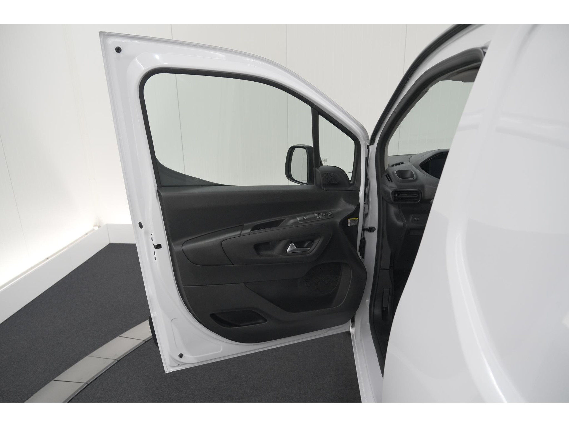 Peugeot Partner 1.5 BlueHDi 130 EAT8 S&S L2 | Trekhaak | Camera | Betimmering Laadruimte