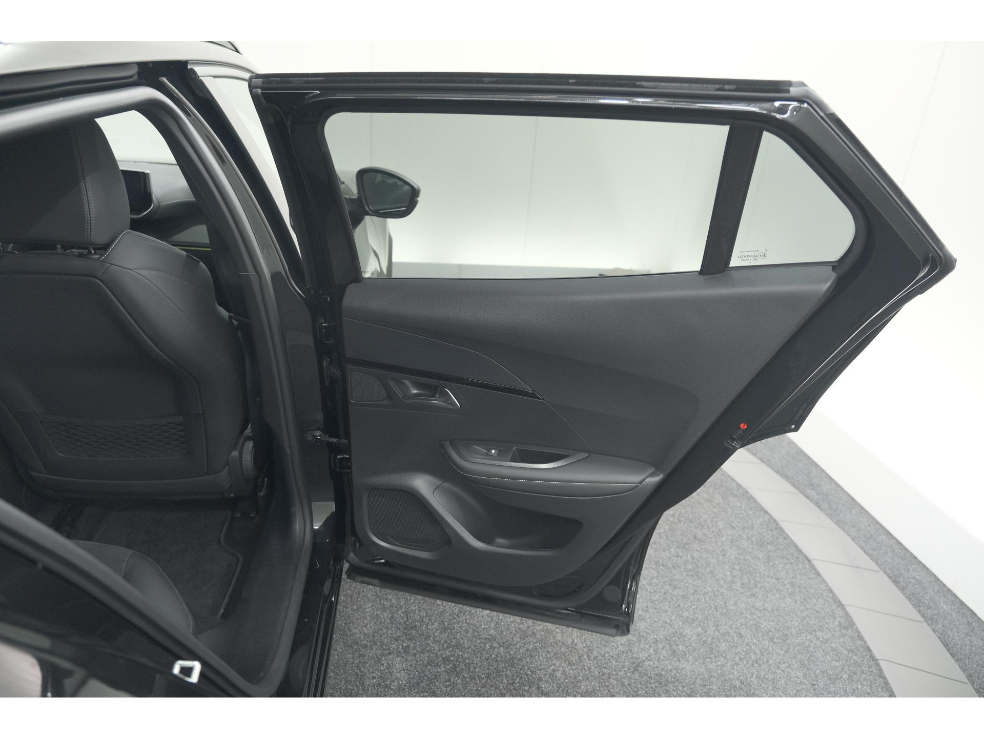 Peugeot 2008 PureTech 130 EAT8 GT | 360 Camera | Adaptieve Cruise Control | Stoelmassage | Apple Carplay