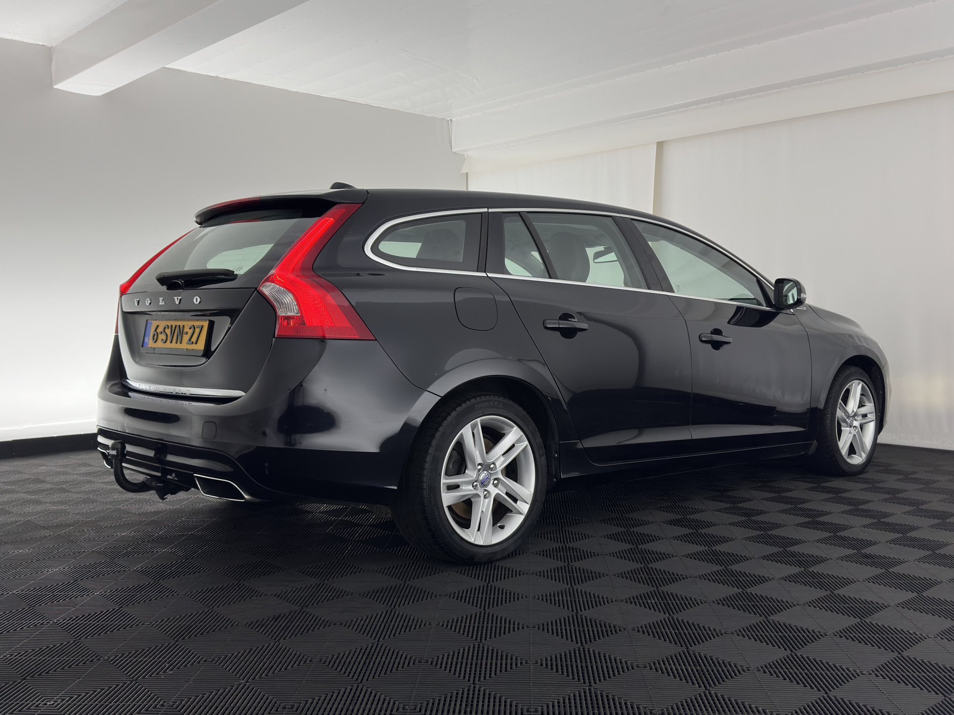 Volvo V60 2.4 D6 AWD Plug-In Hybrid Summum ( Plug-In ) Aut. * LEATHER | PREMIUM-SOUND-AUDIO | NAVI-FULLMAP | BI-XENON |  MEMORY-PACK | CRUISE | HEATED-SPORTSEATS | TOWBAR | 17"ALU*