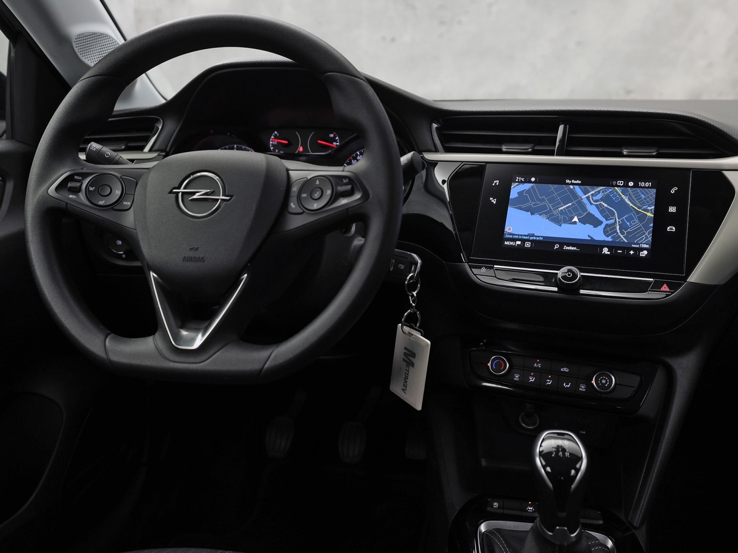 Opel Corsa 1.2 Sport (APPLE CARPLAY, GROOT NAVI, 360 CAMERA, SPORTSTOELEN, LM VELGEN, CRUISE, NIEUWSTAAT)