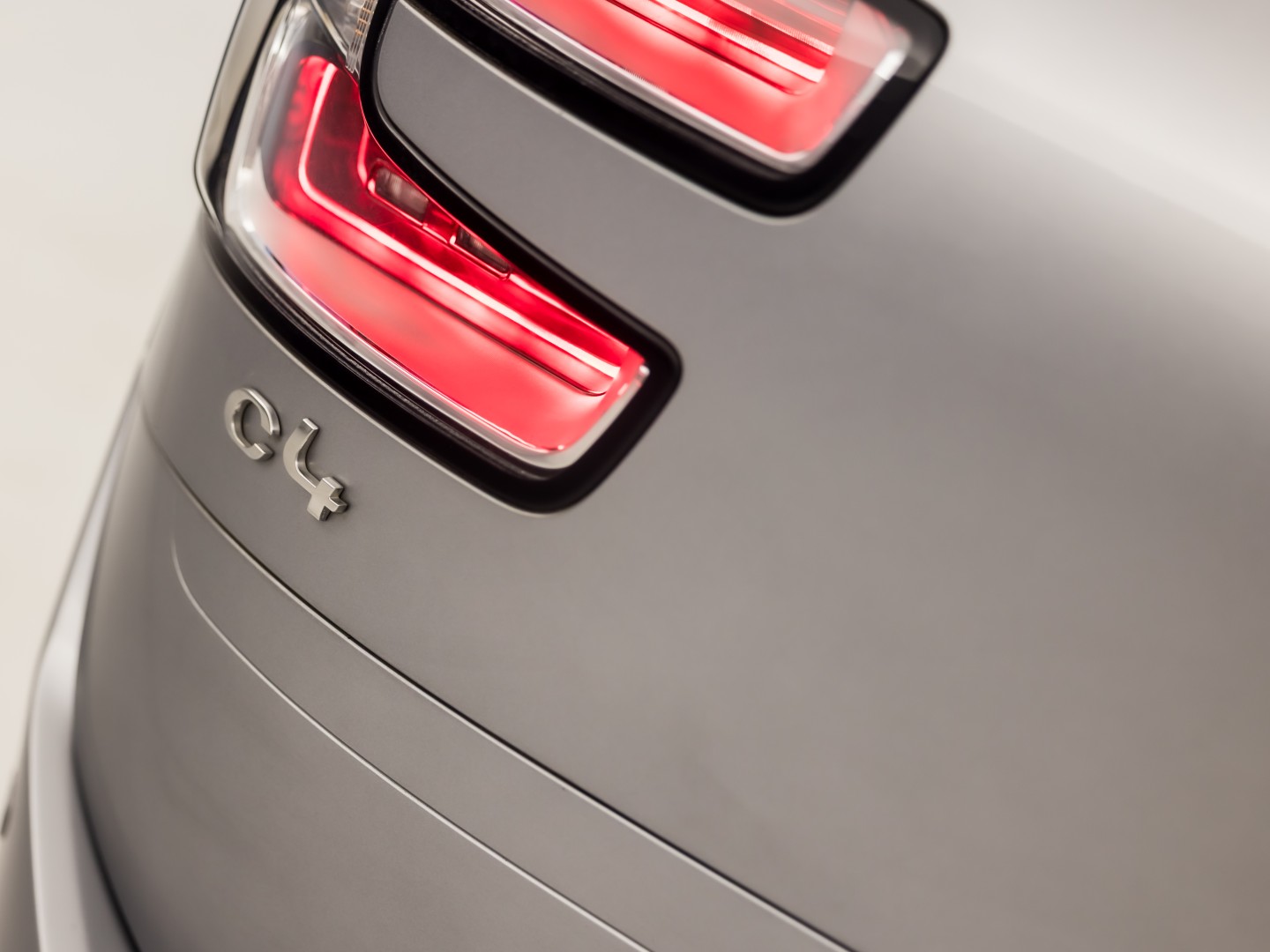 Citroën Grand C4 Picasso 1.2 PureTech Sport 7 Persoons Automaat (APPLE CARPLAY, GROOT NAVI, GETINT GLAS, TREKHAAK, SPORTSTOELEN, CAMERA, CRUISE, NIEUWE APK, NIEUWSTAAT)