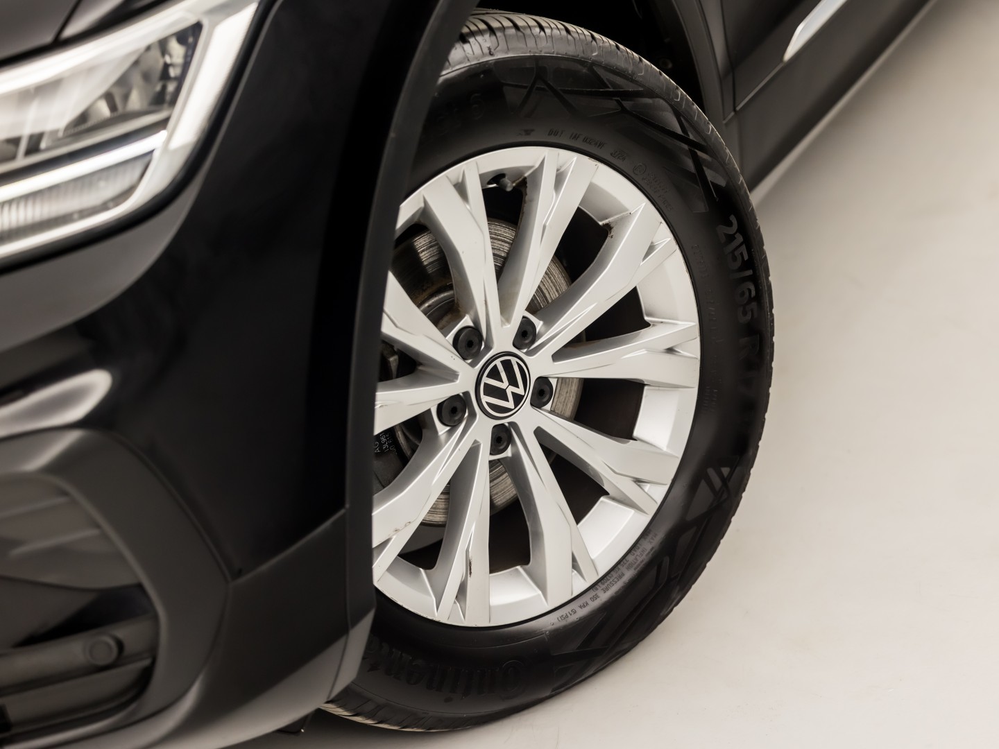 Volkswagen Tiguan 1.5 TSI Life Sport 150Pk Automaat (VIRTUAL COCKPIT, APPLE CARPLAY, CLIMATE, KEYLESS, STOELVERWARMING, SPORTSTOELEN, GETINT GLAS, ELEK ACHTERKLEP, ALCANTARA, NIEUWE APK, NIEUWSTAAT)