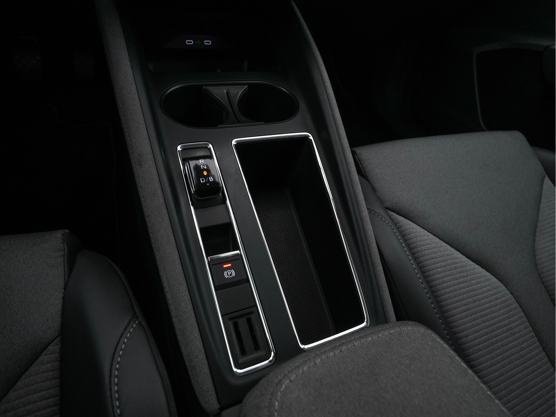 ŠKODA Enyaq iV 80 [ 3-Fase ] {SOH-88% } (INCL-BTW) *LEATHER-FABRIC | FULL-LED | DIGI-COCKPIT | CAMERA | KEYLESS | NAVI-FULLMAP | AMBIENT-LIGHT | ECC | HEATED-COMFORTSEATS | DAB+ | PDC | CRUISE | CARPLAY | TOWBAR | 19"ALU*