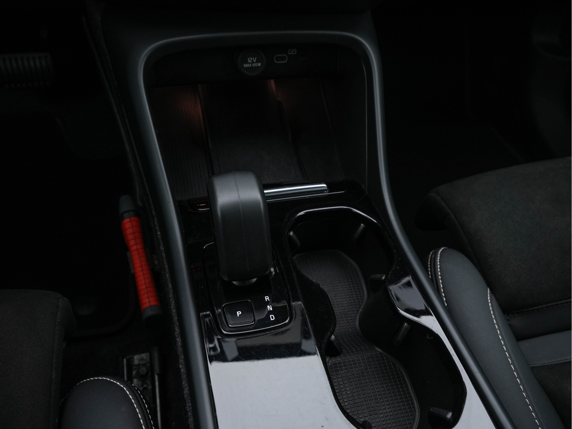 Volvo C40 Recharge Twin Intro Edition 78 kWh AWD [ 3-Fase ] {SOH-87%} (INCL-BTW) Aut. *HEATPUMP | PANO | LEATHER-ALCANTARA | DIGI-COCKPIT | FULL-LED | HARMAN/KARDON | TOPVIEW | NAVI-FULLMAP | ECC | PDC | KEYLESS | HEATED-SPORTSEATS | TOWBAR | PRIVACY-GLAS