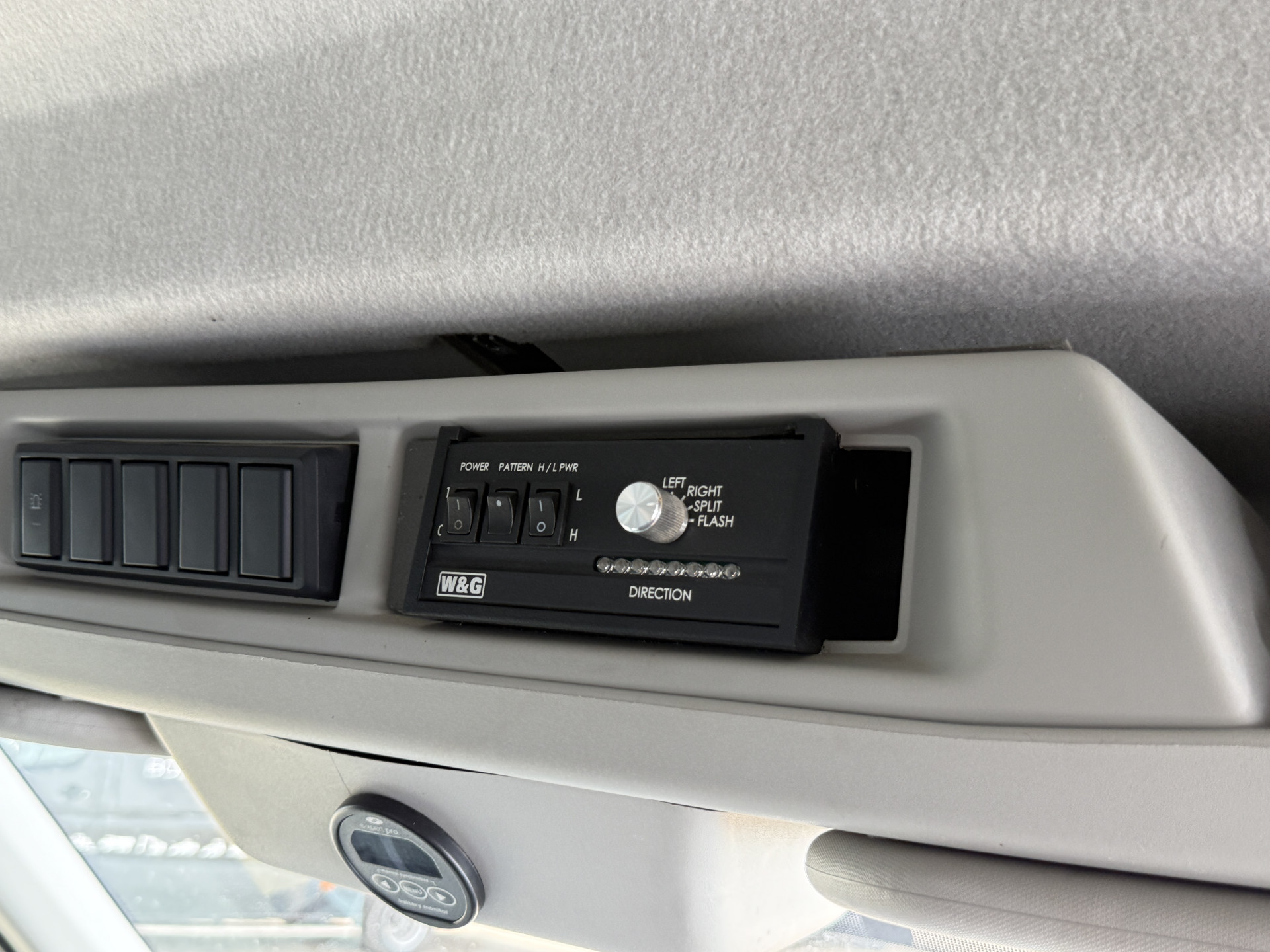 Ford Transit 2.0 TDCI 130PK L2H2 Airco Cruise Control Parkeersensoren Stoelverwarming Zwaailampen Kastwand Inbouw