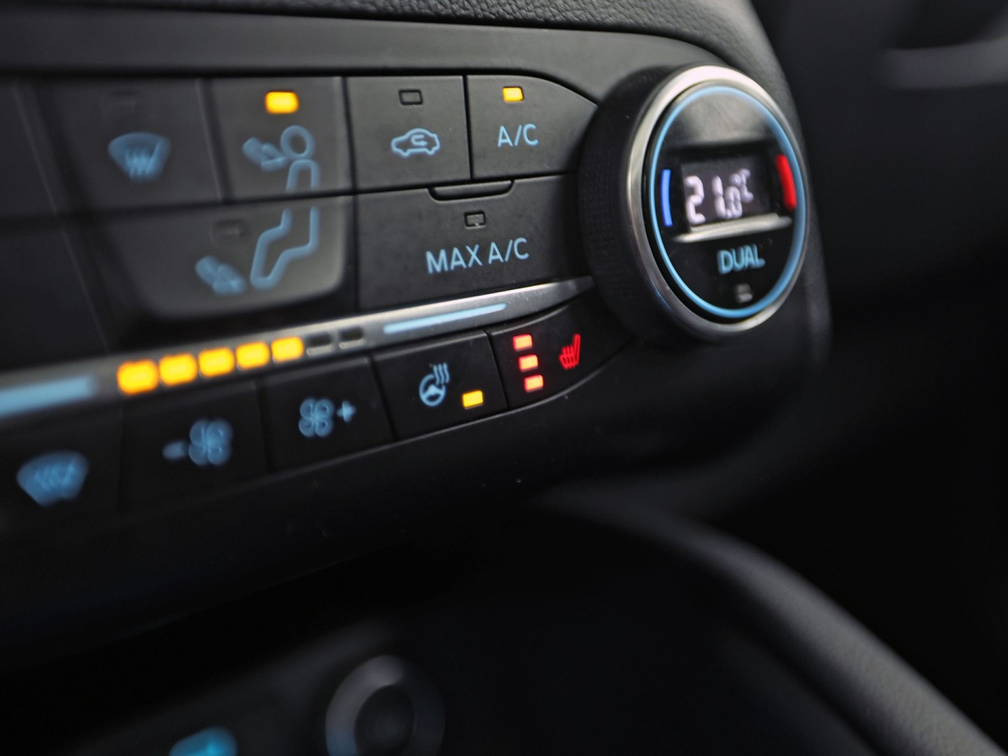 Ford Kuga 2.5 PHEV ST Line 225Pk Automaat (PANORAMADAK, SOH 87,7%, APPLE CARPLAY, LEDER/ALCANTARA, STUUR/STOELVERWARMING, CAMERA, SPORTSTOELEN, HEAD-UP DISPLAY, ADAPTIVE CRUISE, GETINT GLAS, NIEUWE APK, NIEUWSTAAT)