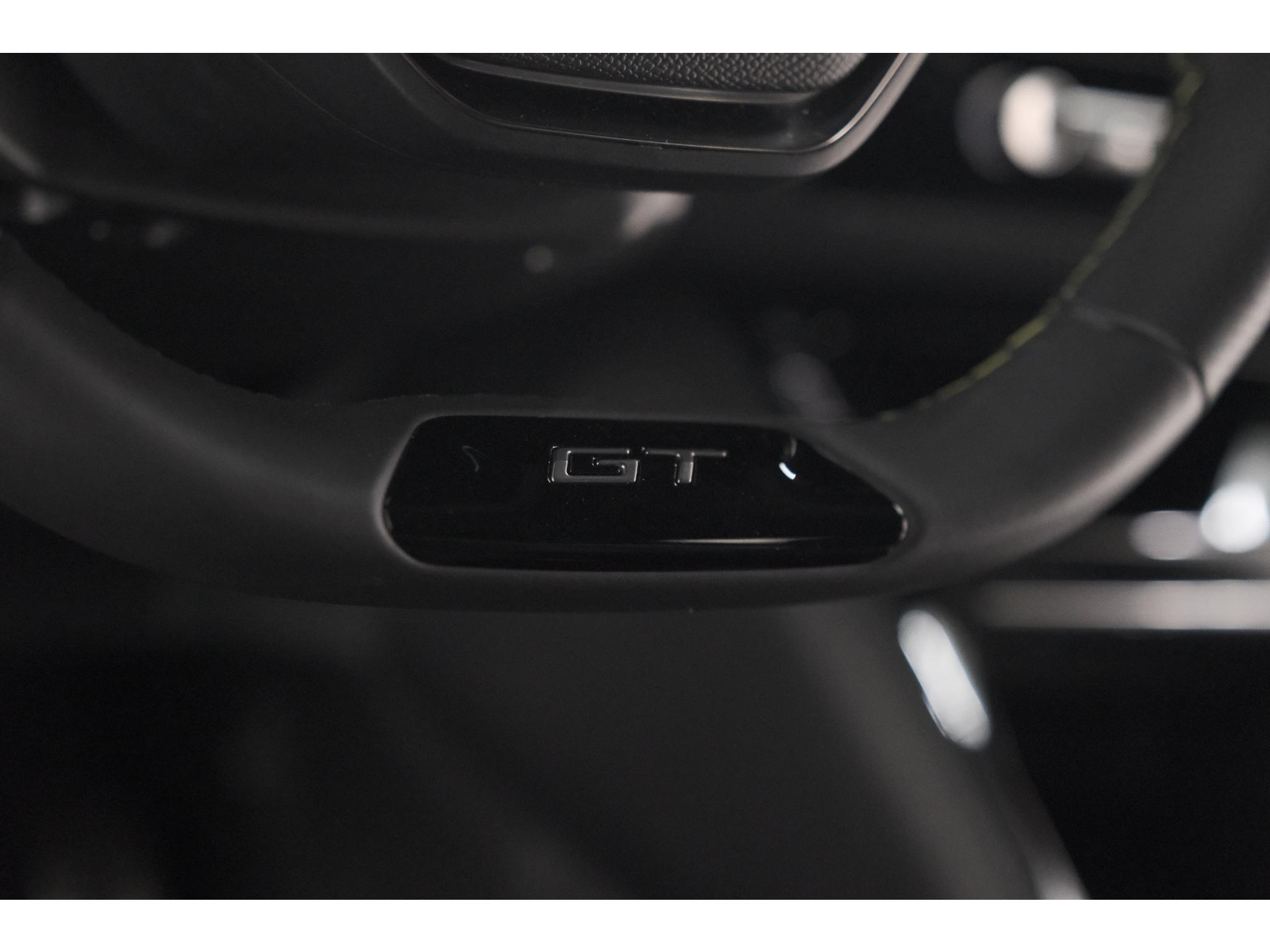 Peugeot 2008 PureTech 130 EAT8 GT | 360 Camera | Stoelmassage | Adaptieve Cruise Control | Dodehoekdetectie