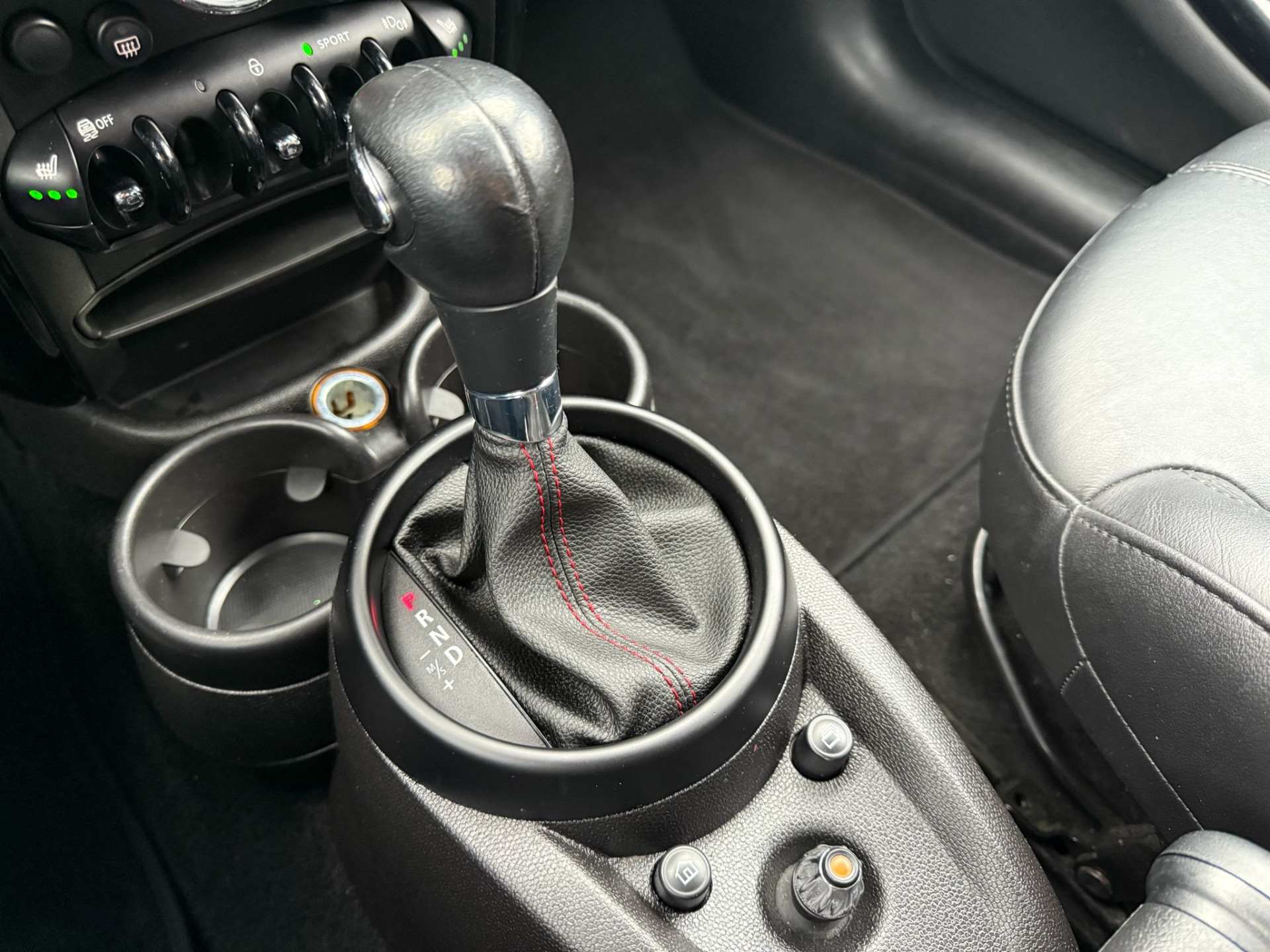 MINI Mini 1.6 John Cooper Works | 1E EIGENAAR | 3/6/12MND GARANTIE | AUTOMAAT | JOHN WORKS | XENON | CRUISE | NAVI |