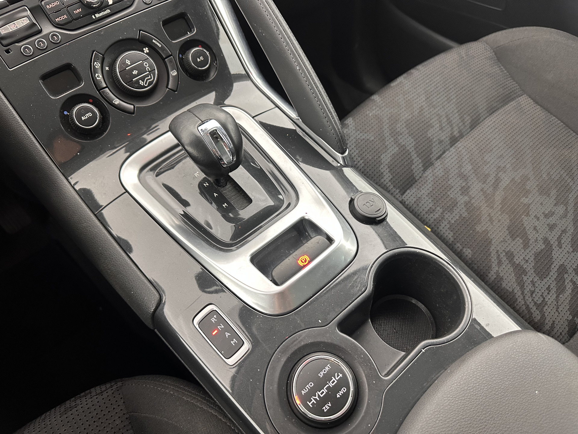 Peugeot 3008 2.0 HDiF HYbrid4 Aut. *NAVI-FULLMAP | COMFORT-SEATS | ECC | SHIFT-PADDLES | PDC | CRUISE | 16''ALU*