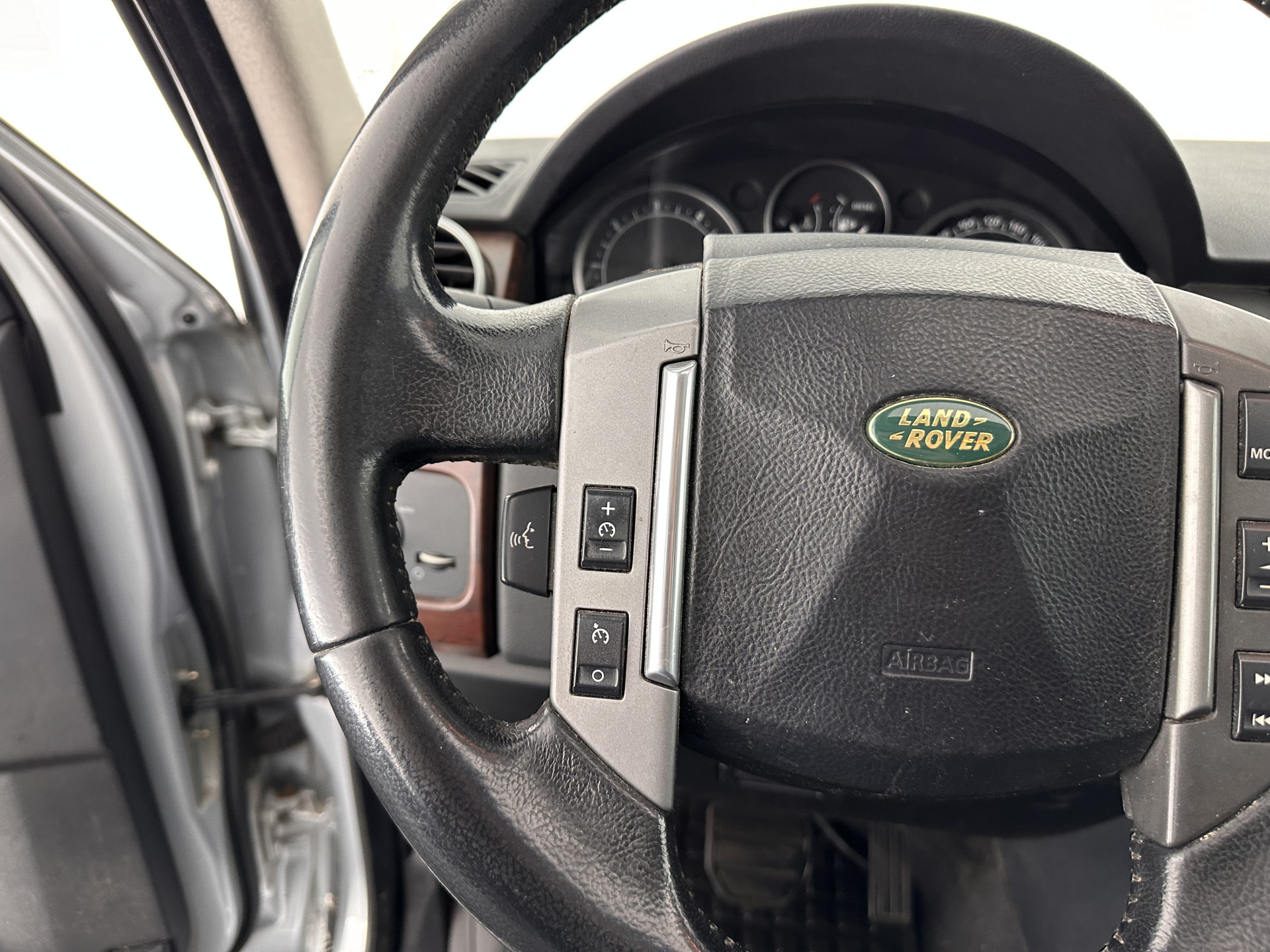 Land Rover DISCOVERY 3 *MOTOR-DEFECT* Aut. *PANO | FULL-LEATHER | XENON | HARMAN/KARDON | MEMORY-PACK | AIR-SUPENSION | NAVI-FULLMAP | 19''ALU | ECC | PDC | CRUISE | TOWBAR*