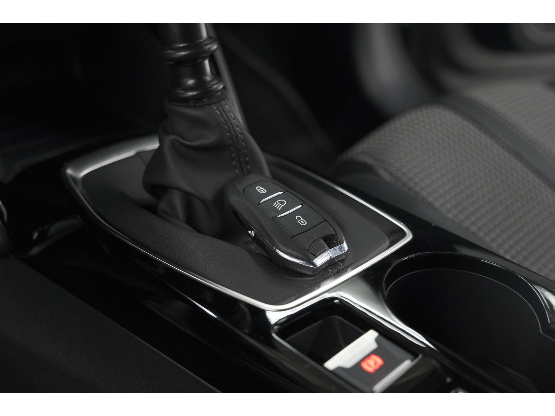 Peugeot 208 PureTech 100 GT | Camera | Adaptieve Cruise Control | Navigatie | Apple Carplay