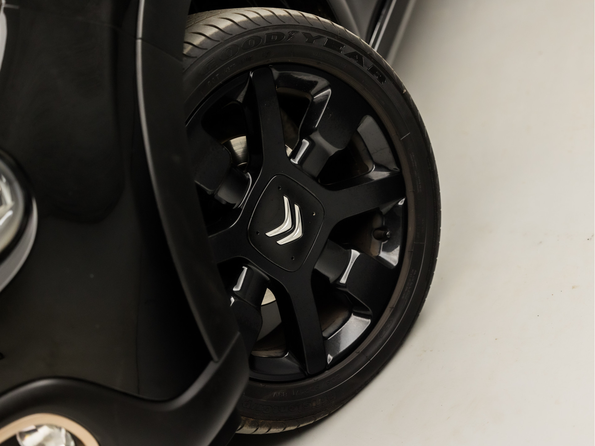 Citroën C3 1.2 PureTech S&S Origins (APPLE CARPLAY, NAVIGATIE, 360 CAMERA, LANE ASSIST, SPORTSTOELEN, LM VELGEN, PARKEERSENSOREN, CRUISE, NIEUWE APK, NIEUWSTAAT)