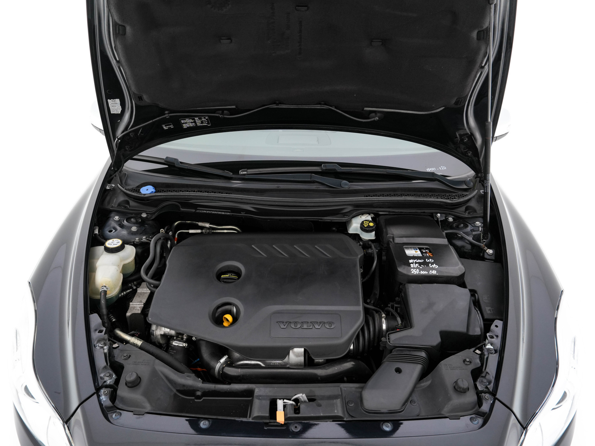 Volvo C30 1.6 D2 R-Design Luxury-Line *PANO | BI-XENON | LEATHER-FABRIC | NAVI-FULLMAP | HEATED-SPORTSEATS | ECC | CARBON-INLAY | PDC | PREMIUM-AUDIO | CRUISE | 17''ALU*