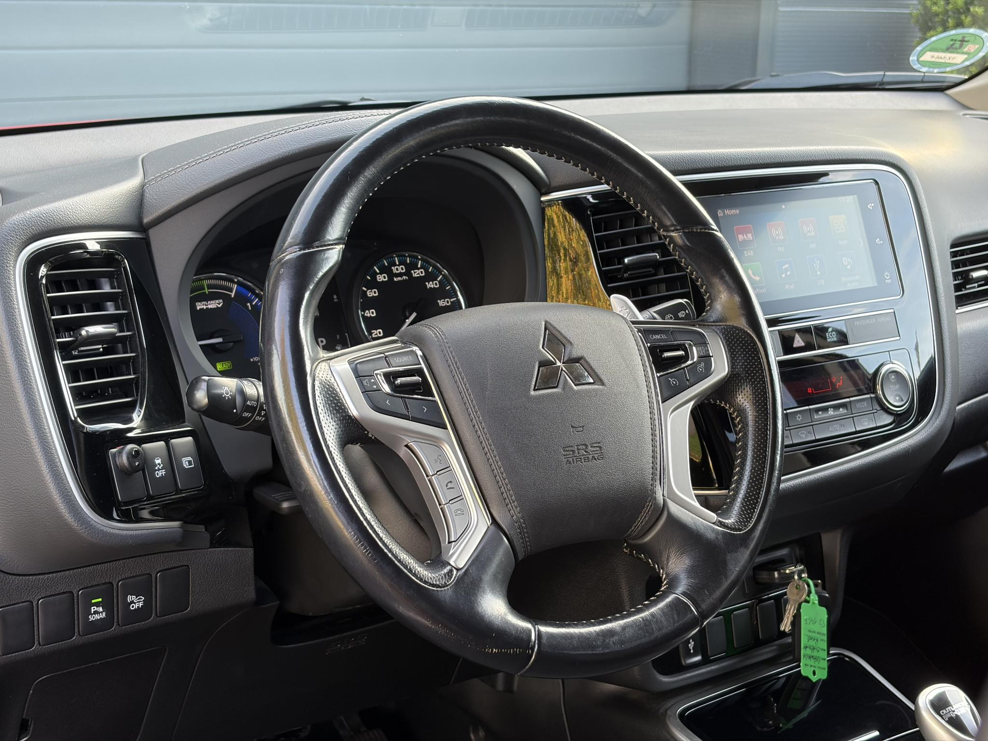 Mitsubishi Outlander 2.4 PHEV Intense ✓1e Eigenaar✓Trakhaak✓SOH 67%✓Carplay✓Camera✓Alcantara-Leder✓Stoelverw-Stoelverkoeling✓Clima✓Cruise✓Pdc V+A✓Keyless✓Net beurt gehad✓18" Lmv✓N.A.P✓Apk tot 10-2027