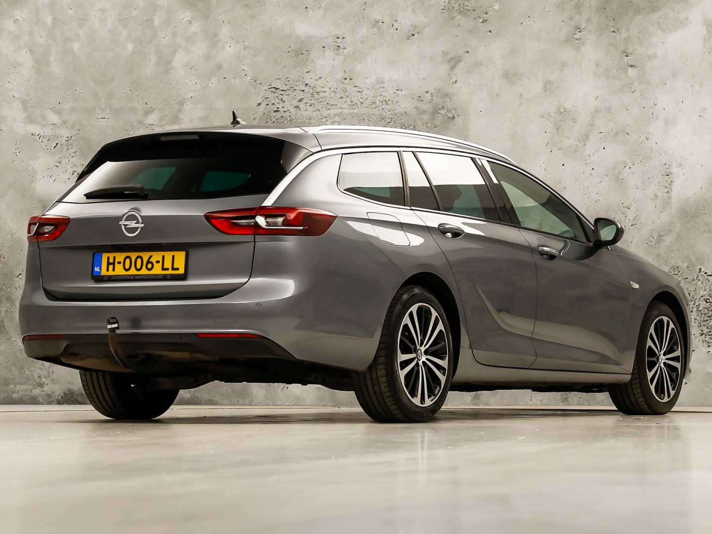 Opel Insignia 1.5 Turbo Business Executive 165Pk Automaat (APPLE CARPLAY, GROOT NAVI, CLIMATE, CAMERA, STUUR/STOELVERWARMING, ADAPTIVE CRUISE, SPORTSTOELEN, GETINT GLAS, TREKHAAK, NIEUWSTAAT)