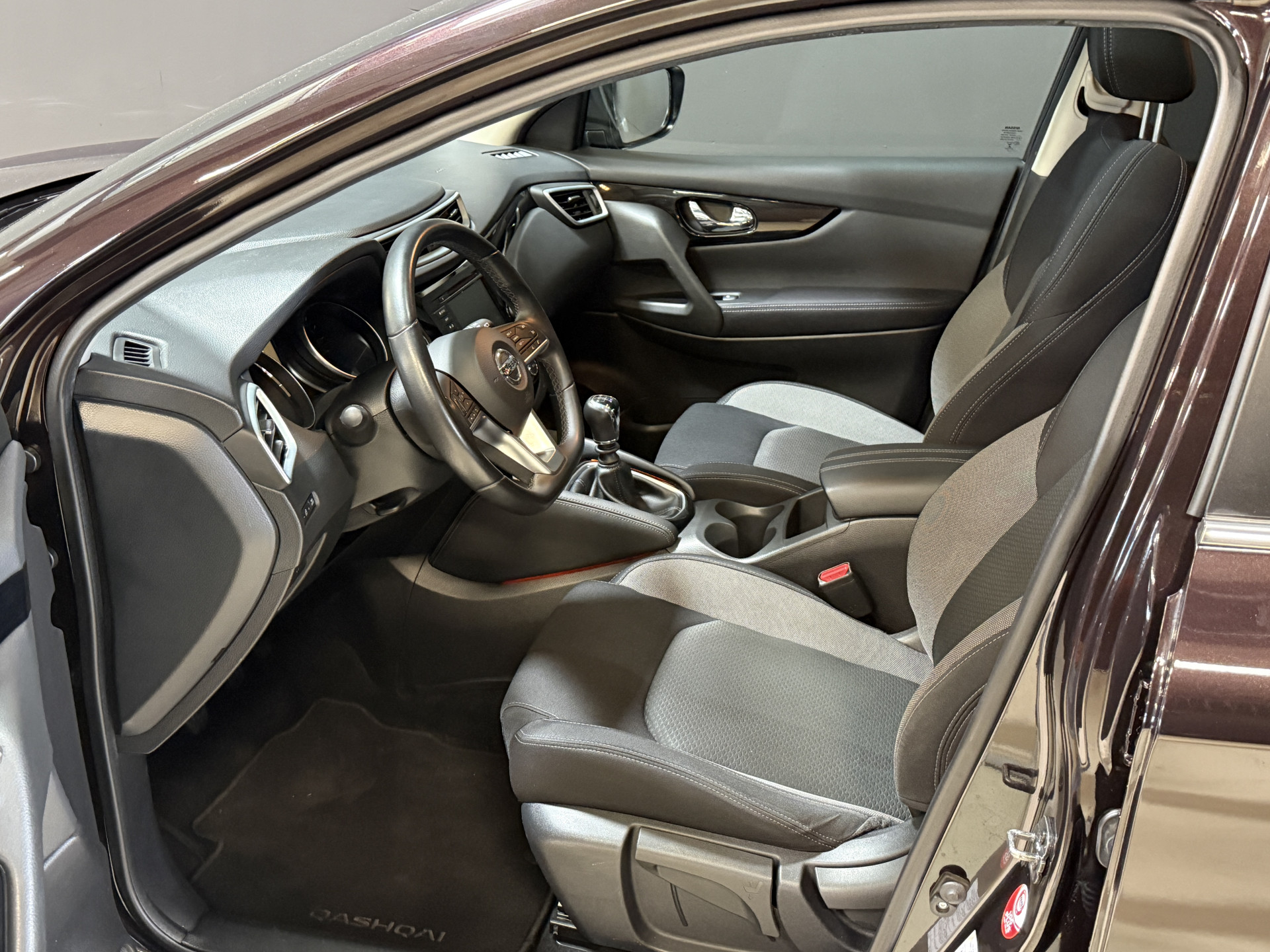 Nissan Qashqai 1.3 DIG-T Design Edition | Panoramadak | Trekhaak | 360 Camera