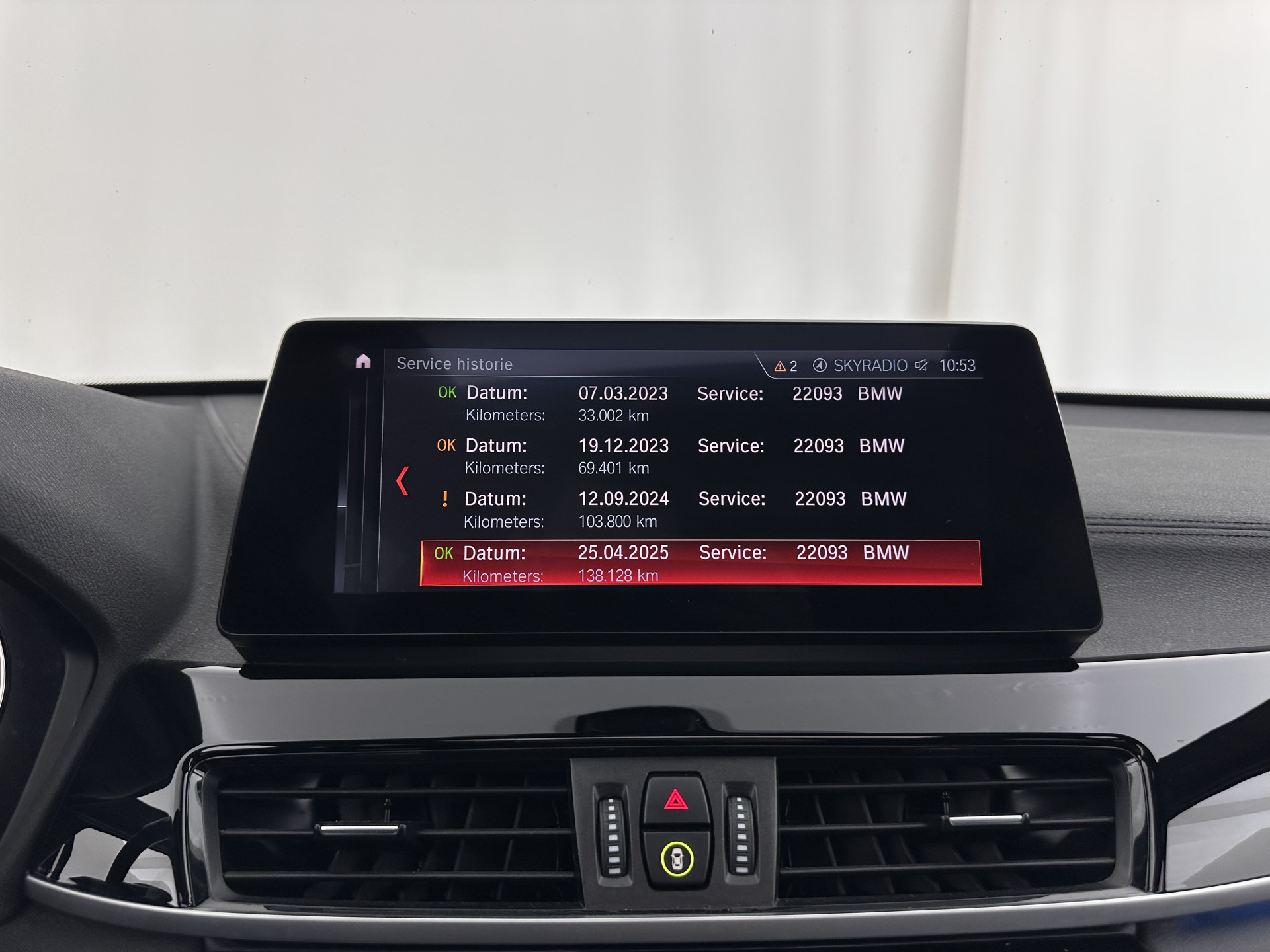 BMW X1 xDrive25e Sportline Business Edition Plus (Plug-In) (INCL-BTW) Aut. *PANO | LEATHER | FULL-LED | HEATED-SPORTSEATS | HIFI-SYSTEM | CAMERA | PRIVACYGLASS | NAVI-FULLMAP | ECC | HEAD-UP | PDC | KEYLESS | DAB | CRUISE | TOWBAR | AMBIENTLIGHT | 18