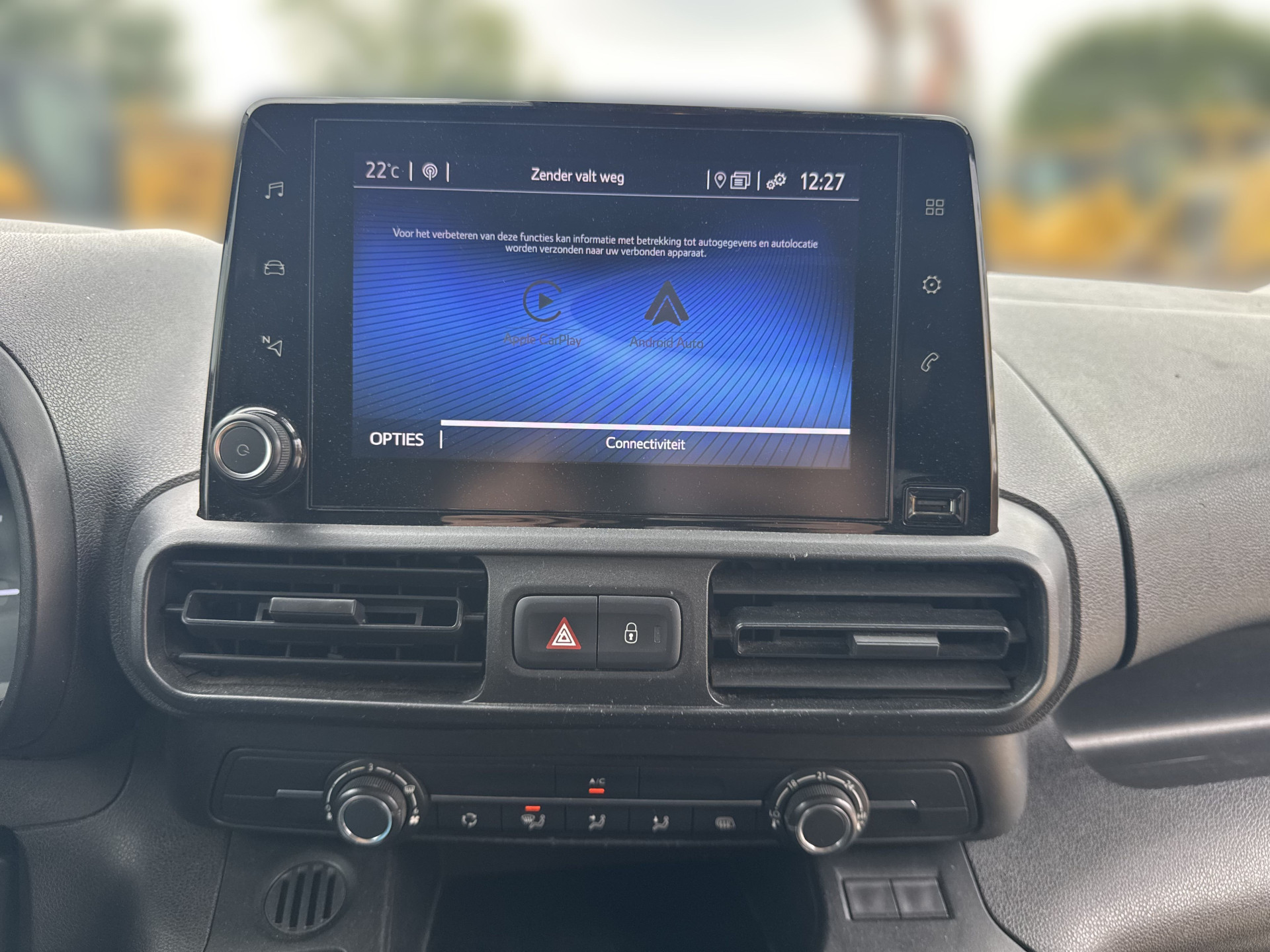 Toyota ProAce City 1.2T 110 PK **Benzine** L1 Navigatie Climate control Camera Carplay Cruise control Parkeersensoren v+a Gasoline Benzin