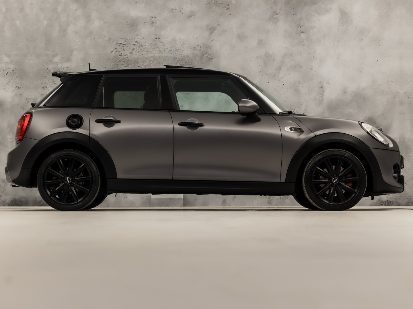 MINI 5-deurs 2.0 Cooper S Chili Edition 192Pk Automaat (PANORAMADAK, GROOT NAVI, HEAD-UP DISPLAY, LEDER, STOELVERWARMING, SPORTSTOELEN, GETINT GLAS, PARKEERSENSOREN, NIEUWSTAAT)