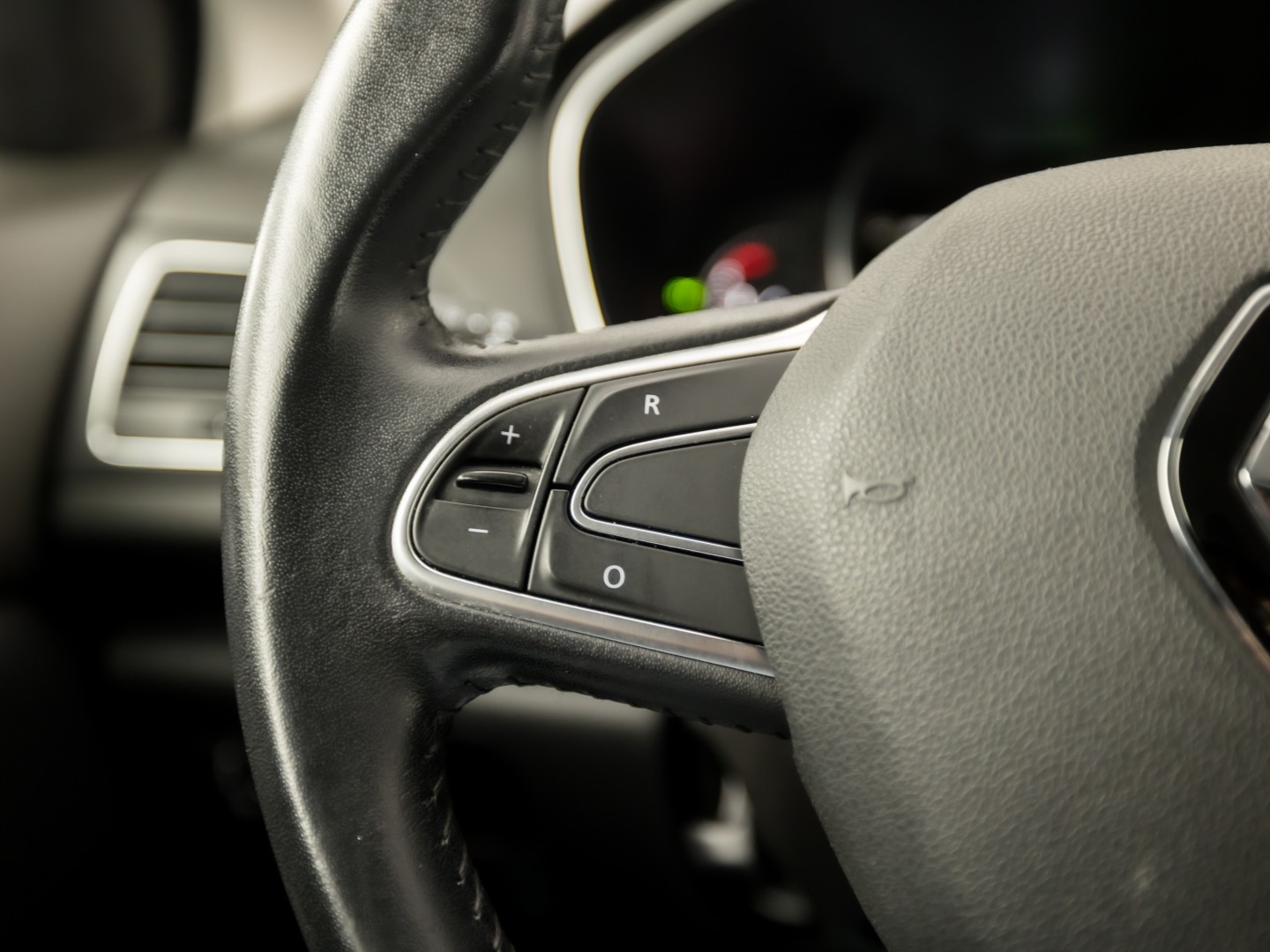 Renault Mégane Estate 1.2 TCe Bose Automaat (VIRTUAL COCKPIT, GROOT NAVI, LEDER/ALCANTARA, GETINT GLAS, STOELVERWARMING, SPORTSTOELEN, TREKHAAK, PARKEERSENSOREN, NIEUWSTAAT)