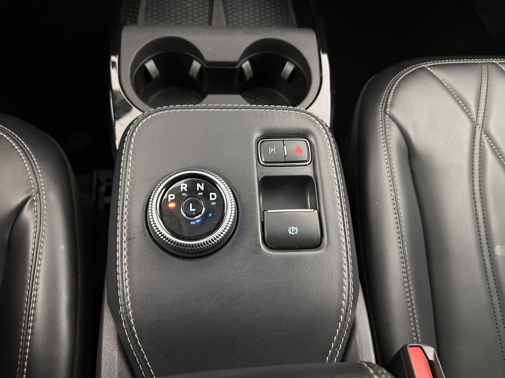 Ford Mustang Mach-E RWD 75 kWh [ 3-Fase-11kW ] {SOH-84%} (INCL-BTW) *LEATHER | FULL-LED | DAB | DIGI-COCKPIT | KEYLESS | NAVI-FULLMAP | CARPLAY | HEATED-COMFORTSEATS | TOPVIEW | ADAPTIVE-CRUISE | PRIVACY-GLASS | 18'' ALU*