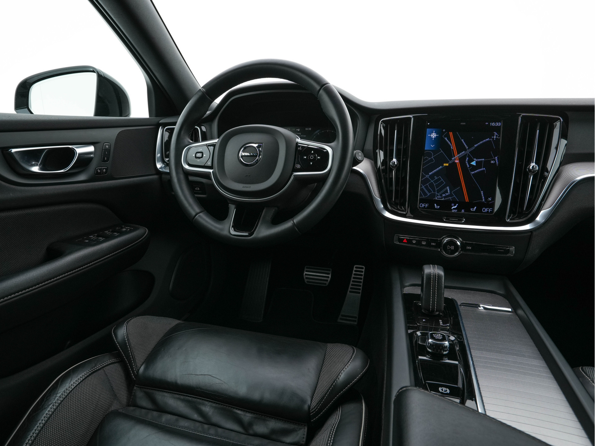 Volvo V60 2.0 B3 R-Design (INCL-BTW) *LEATHER-FABRIC | DIGI-COCKPIT | FULL-LED | MEMORY-PACK | HEATED-SPORTSEATS | LANE-ASSIST | NAVI-FULLMAP | CAMERA | DAB+ | PRIVACY-GLASS | ECC | PDC | TOWBAR | 19''ALU*