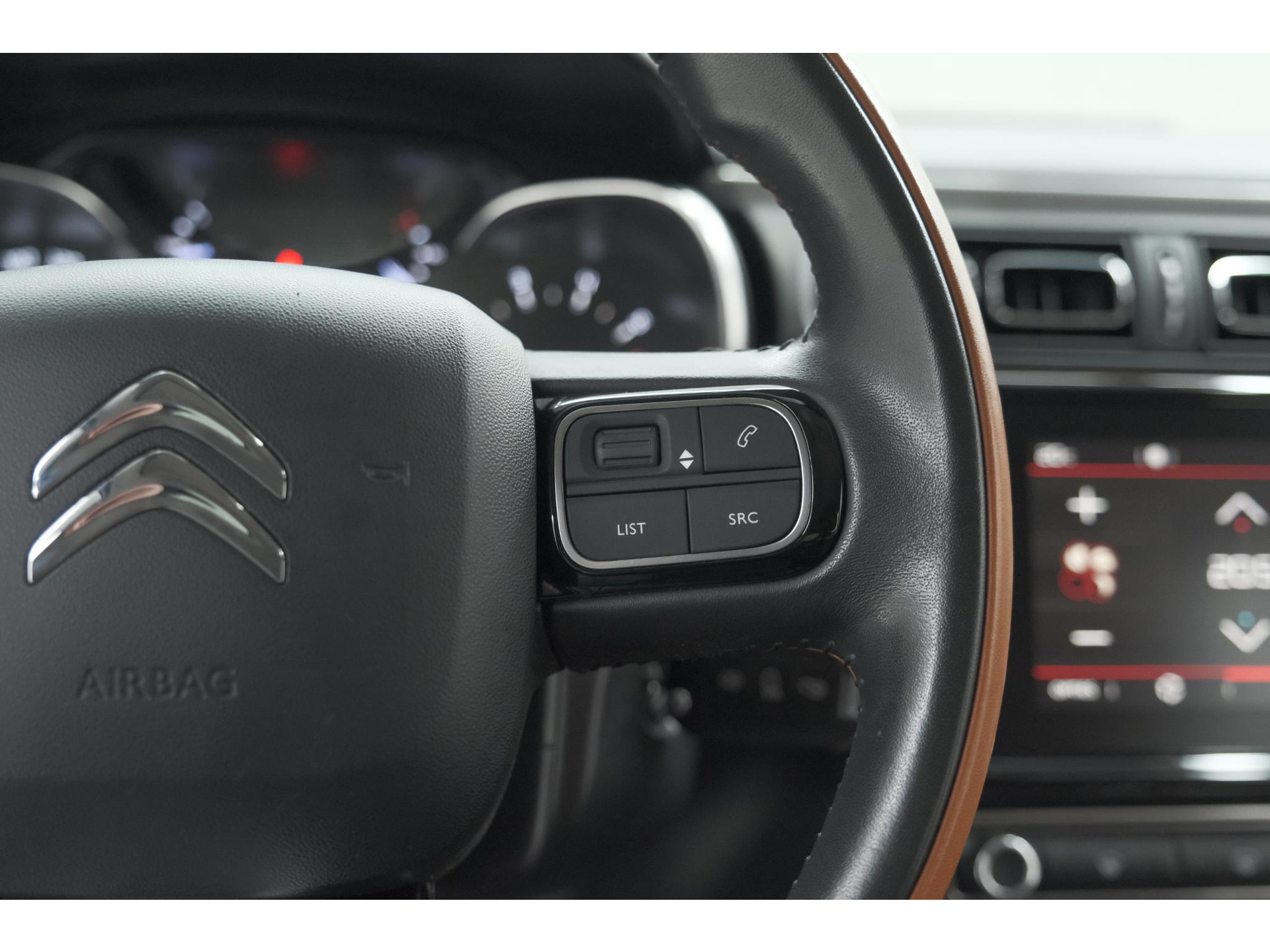 Citroen C3 PureTech 110 S&S Shine | Trekhaak | Parkeersensoren | Navigatie | Apple Carplay