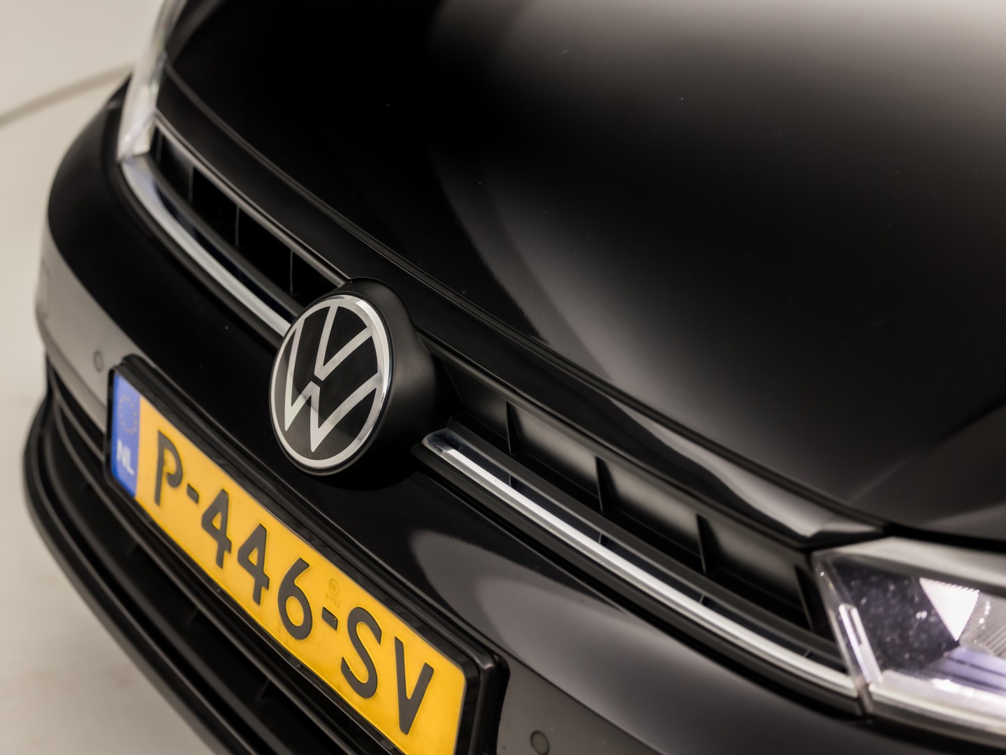 Volkswagen Polo 1.0 TSI Sport (VIRTUAL COCKPIT, 1e EIGENAAR, APPLE CARPLAY, GROOT NAVI, CLIMATE, STOELVERWARMING, SPORTSTOELEN, GETINT GLAS, LM VELGEN, CRUISE, PARKEERSENSOREN, NIEUWSTAAT)