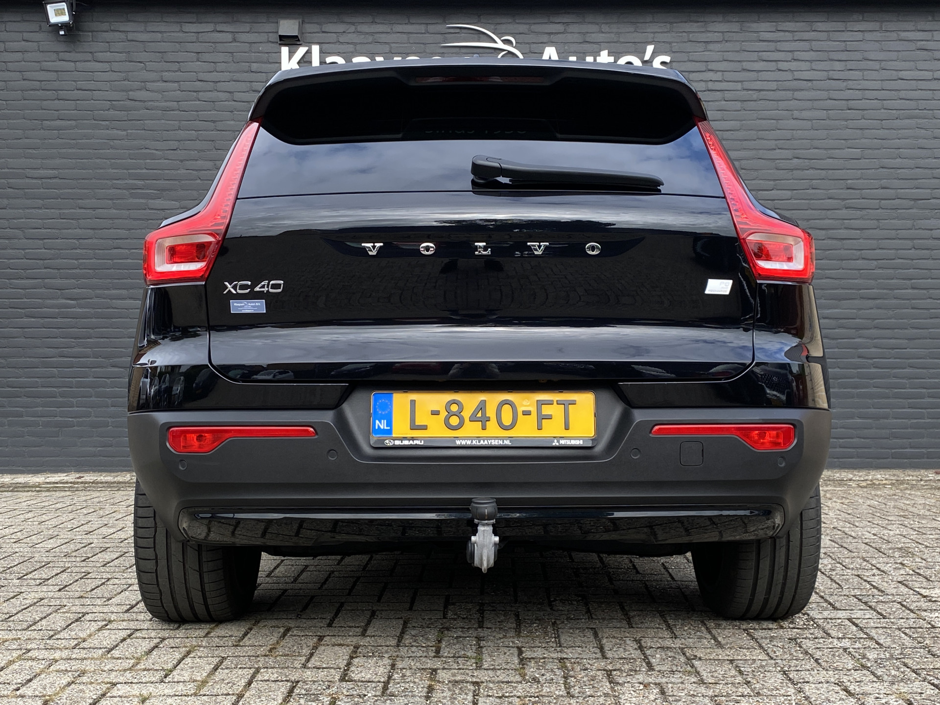 Volvo XC40 Recharge P8 AWD R-Design 408 pk | 1e eigenaar | dealer onderh. | panoramadak | trekhaak | 360 camera | stoelverw.