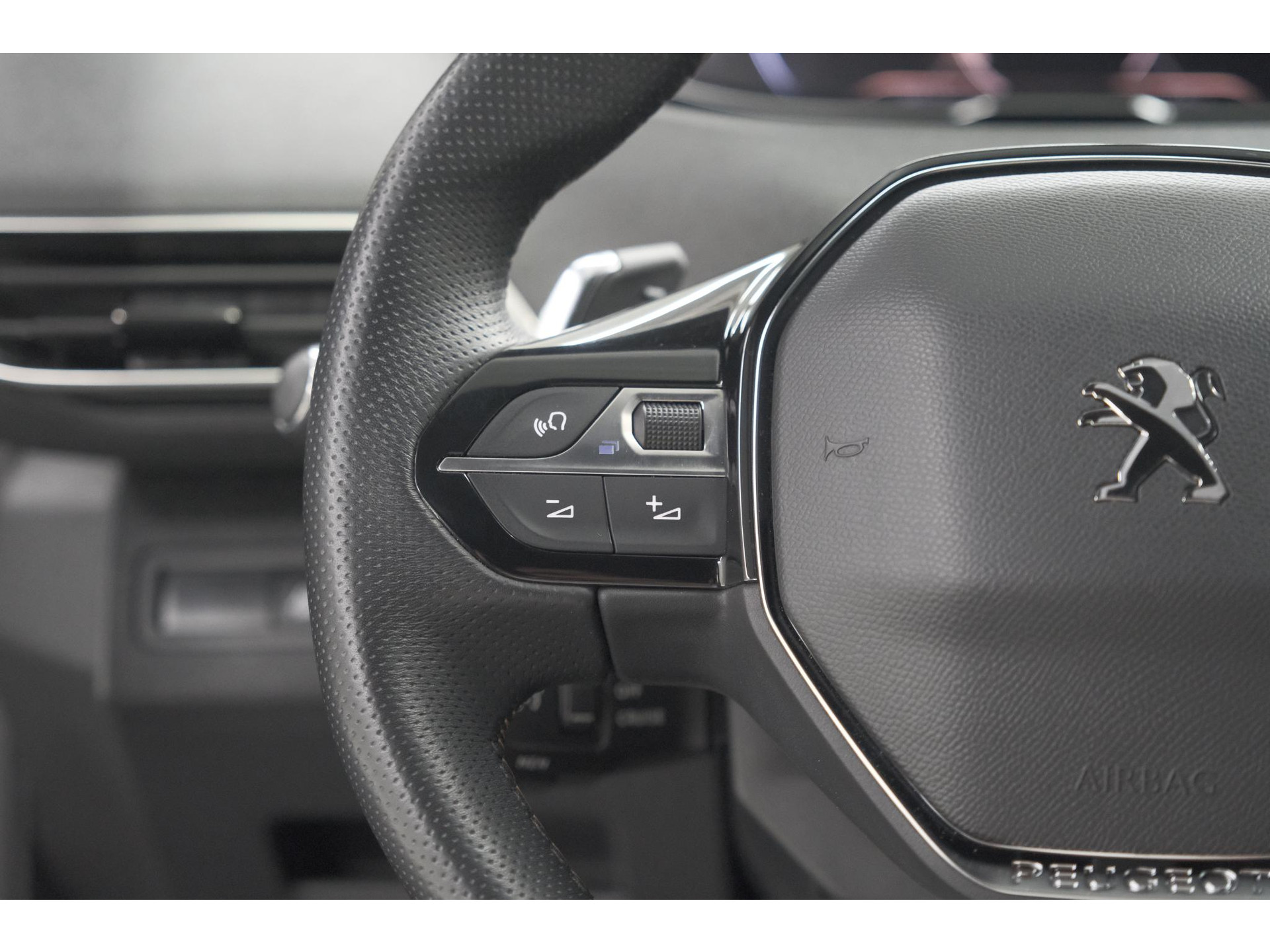Peugeot 3008 PureTech 130 EAT8 GT Black Pack | Camera | Adaptieve Cruise Control | Elektronische Kofferklep | Apple Carplay