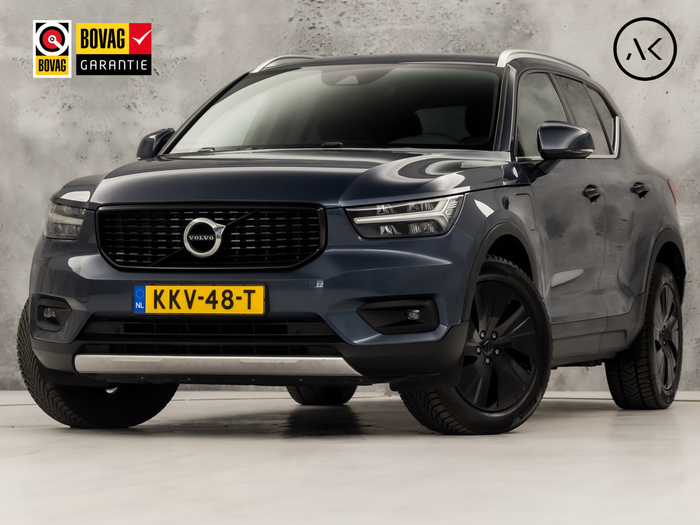 Volvo XC40 1.5 T5 Recharge Sport 262Pk Automaat (BLACK PACK, APPLE CARPLAY, GROOT NAVI, ZWART HEMEL, STUUR/STOELVERWARMING, SPORTSTOELEN, GETINT GLAS, LANE ASSIST, NIEUWE APK, NIEUWSTAAT)