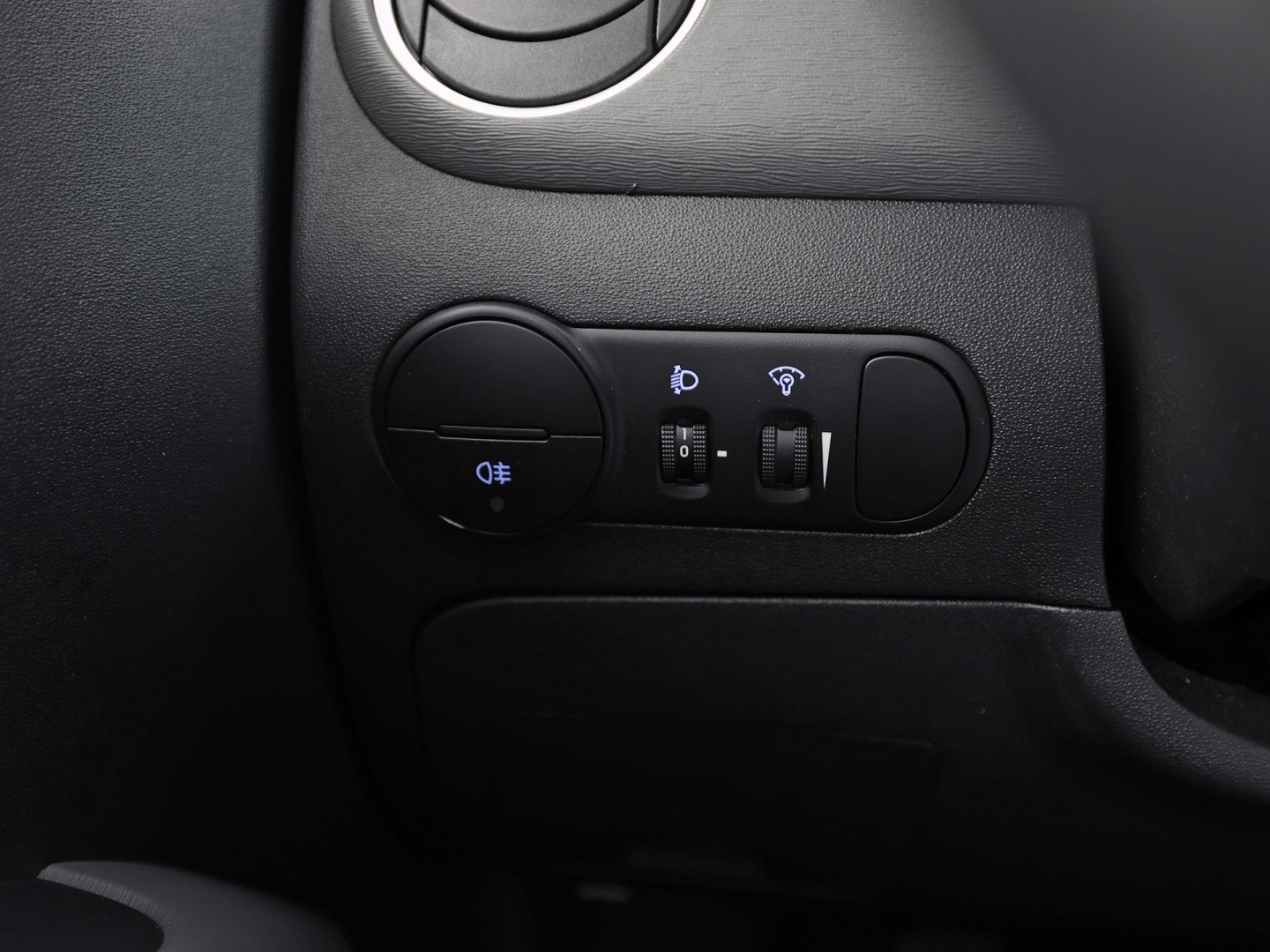Hyundai i10 1.1 i-Drive Sport (AIRCO, SPORTSTOELEN, LM VELGEN, ELEK RAMEN, NIEUWSTAAT)