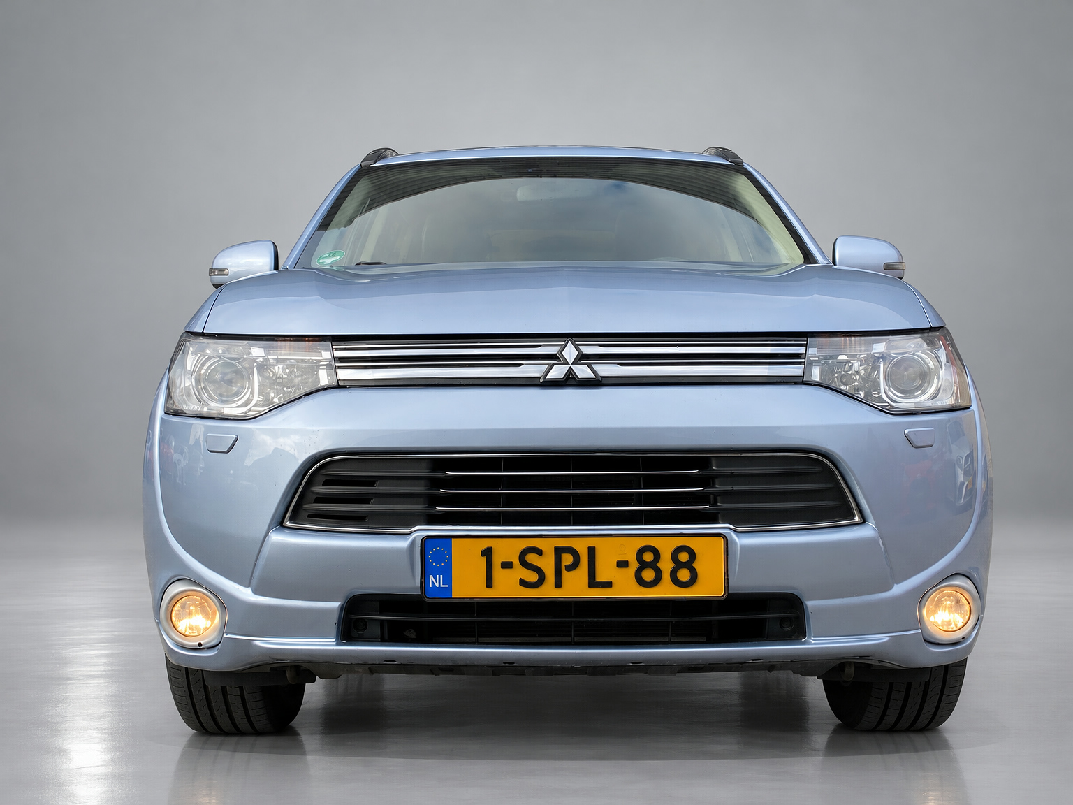 Mitsubishi Outlander 2.0 PHEV Instyle 4WD 203 pk | navigatie | leder interieur | schuifdak | trekhaak | elektr. achterklep