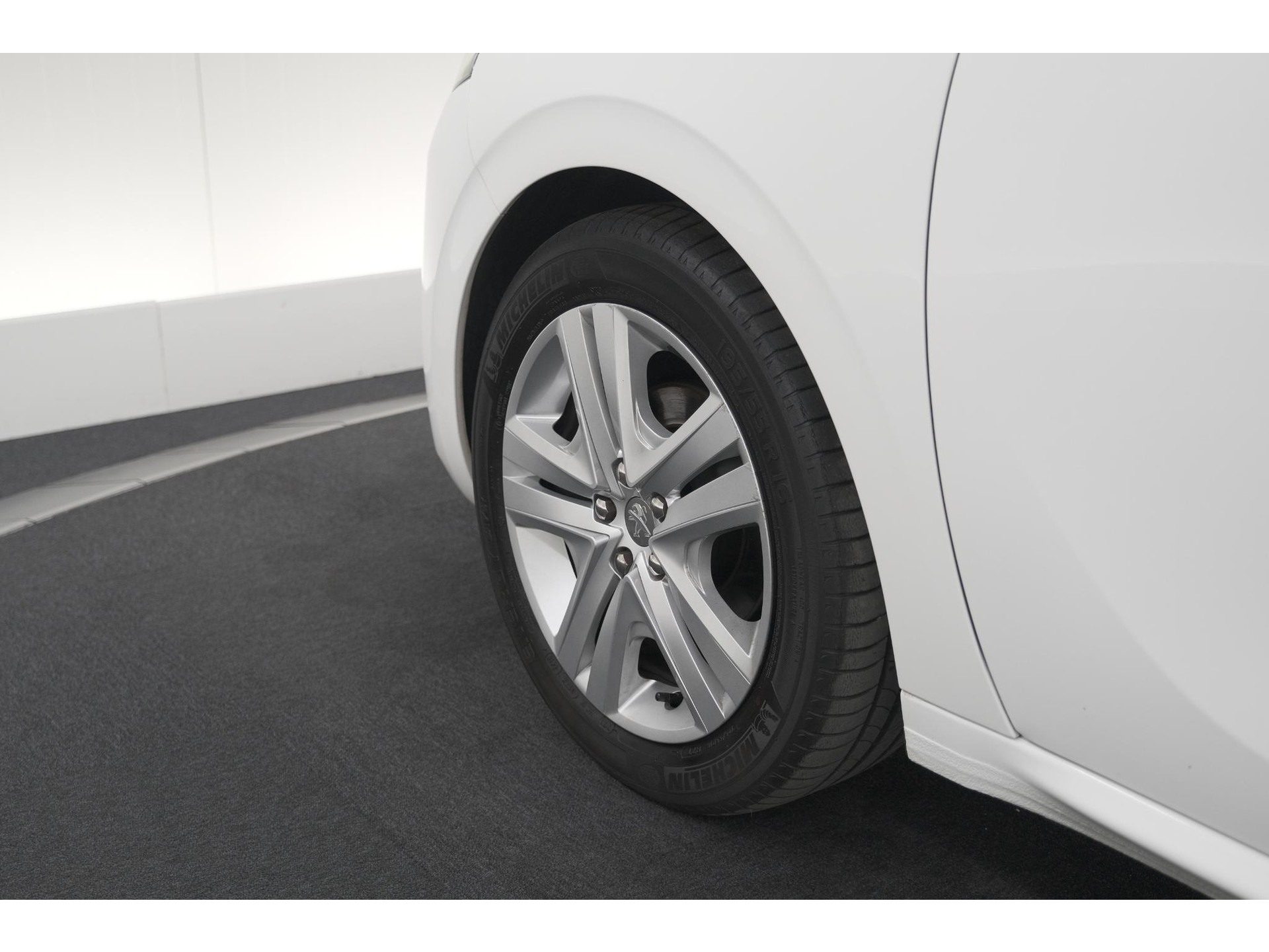 Peugeot 208 PureTech 82 Signature | Parkeersensoren | Apple Carplay | Pack Connect | Armsteun
