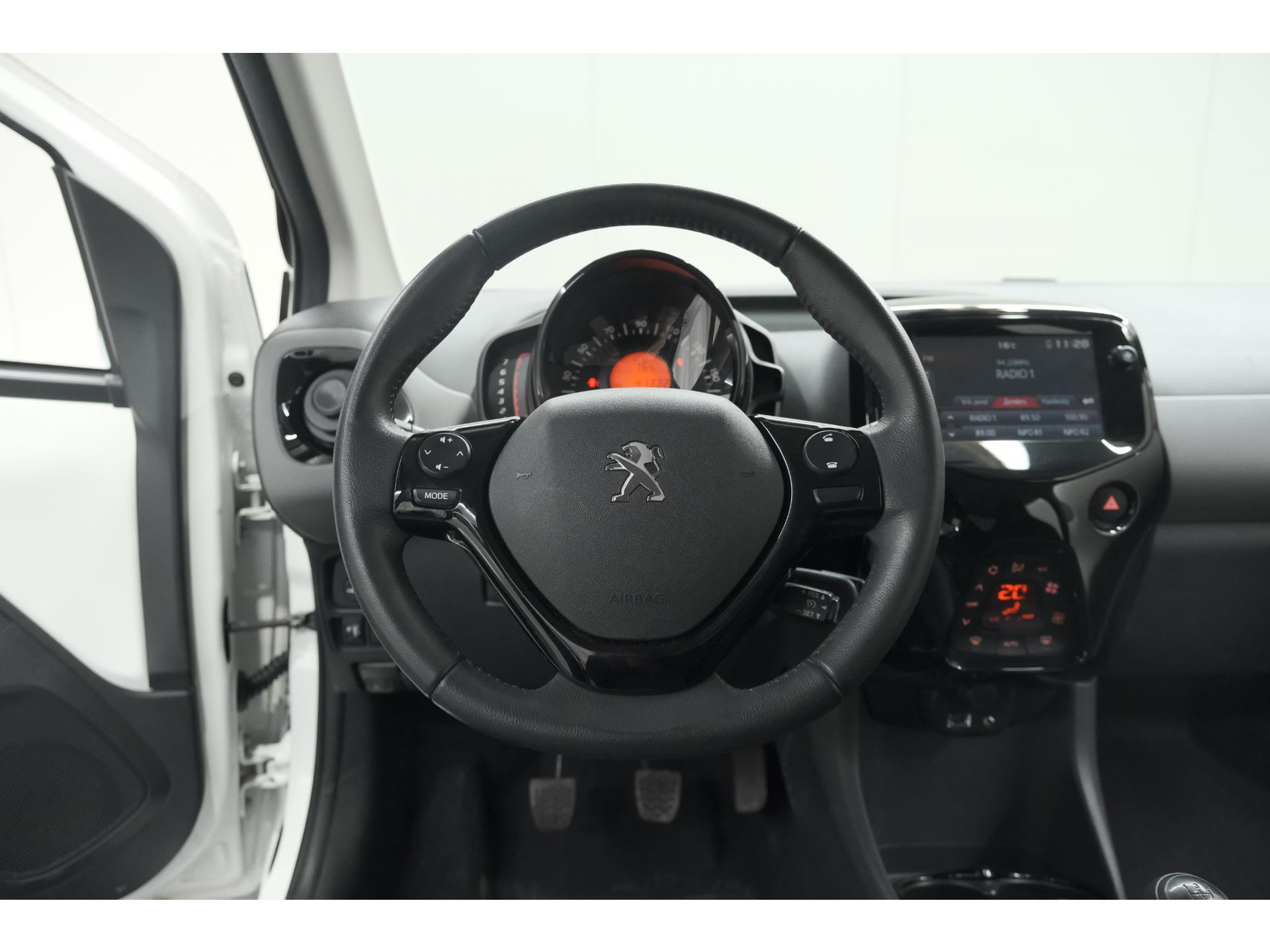 Peugeot 108 1.0 e-VTi Allure TOP! | Elektrisch Vouwdak | Camera | Navigatie | Climate Control