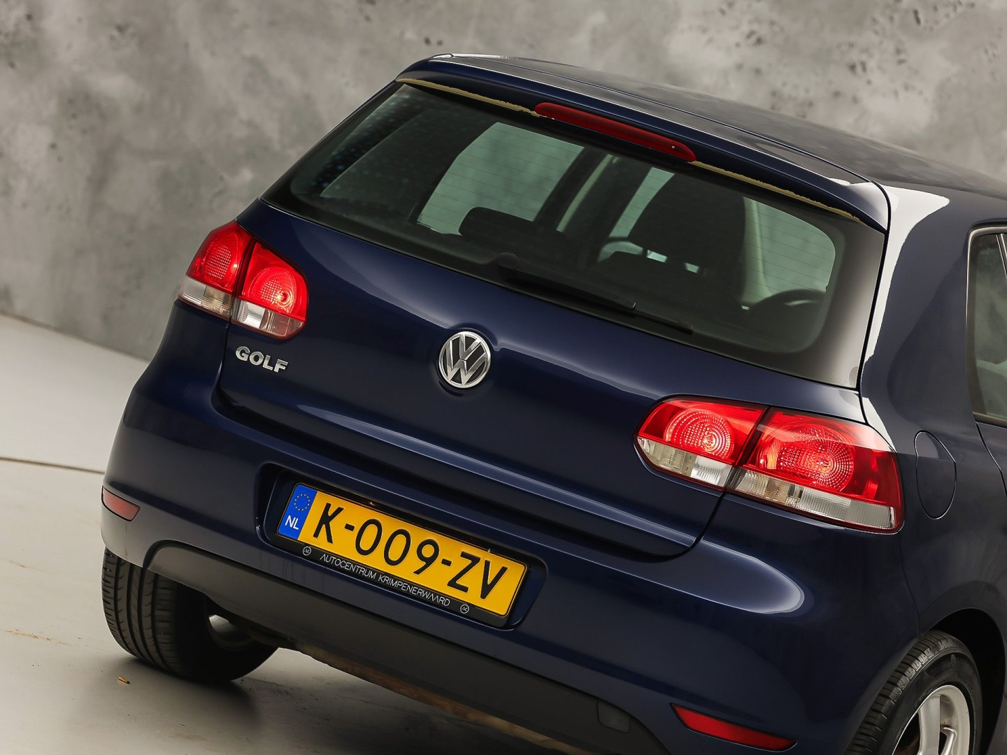 Volkswagen Golf 1.4 Sportline (CLIMATE, GETINT GLAS, LM VELGEN, SPORTSTOELEN, ARMSTEUN, NIEUWE APK, NIEUWSTAAT)